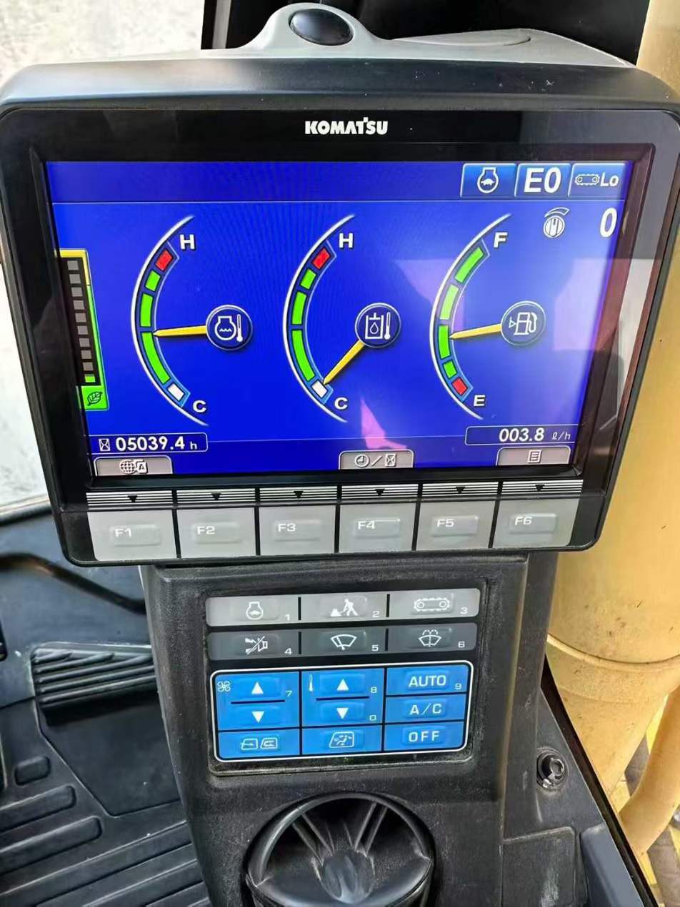 Used Komatsu PC200-10M0 Excavator 2022 Model / 3