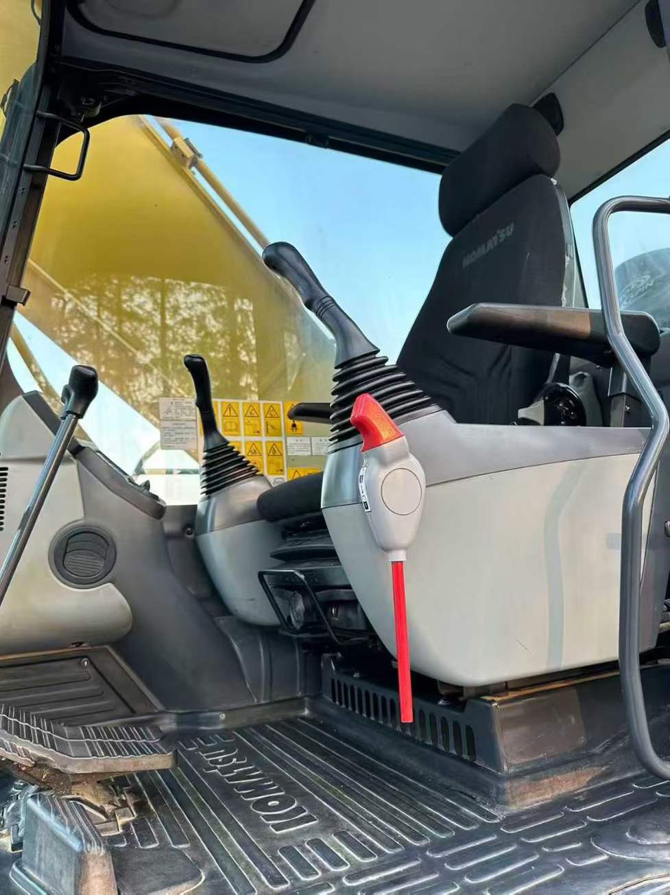 Used Komatsu PC200-10M0 Excavator 2022 Model / 4