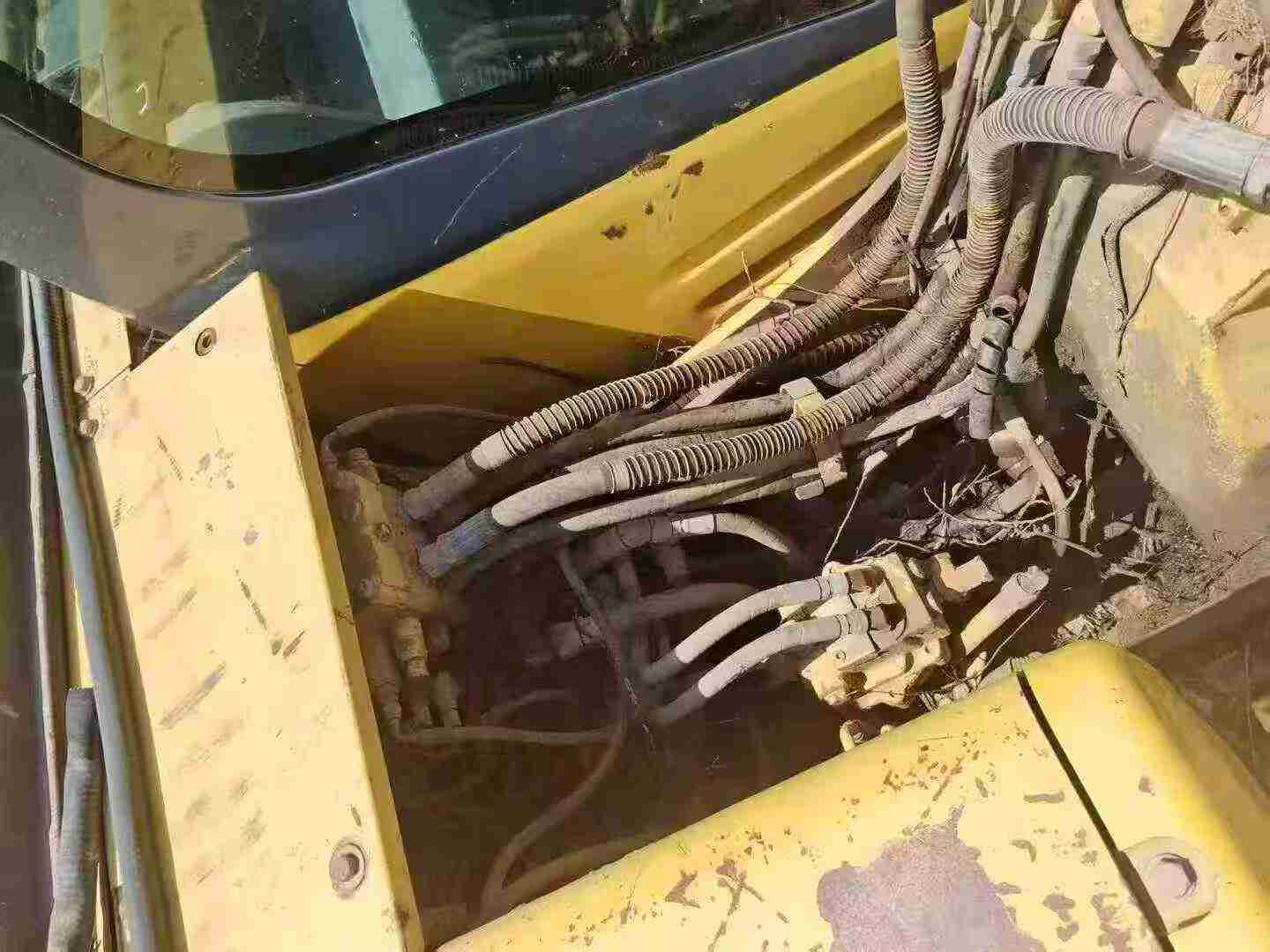 Used Komatsu PC130 Excavator 2015 Model / 4