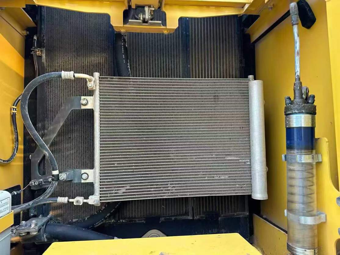 Used Komatsu PC200-10M0 Excavator 2022 Model / 8