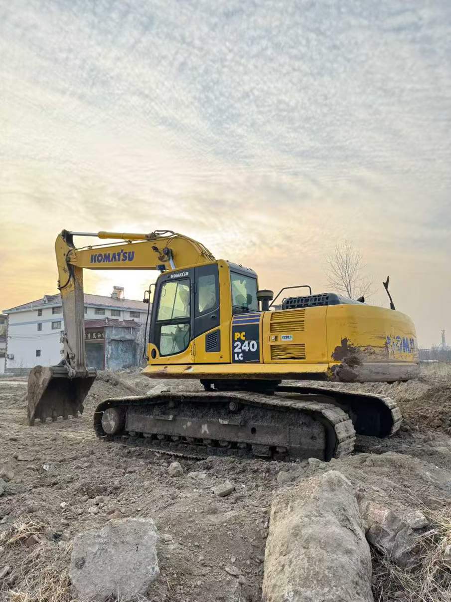 Used Komatsu PC240LC-8 Excavator 2014 Model / 3