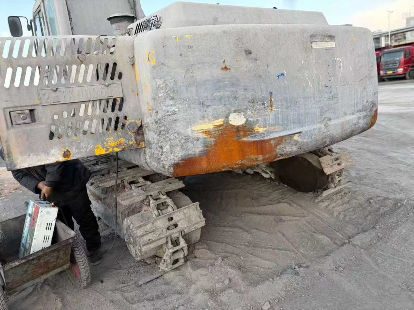 Used XCMG XE235C Excavator 2013 Model / 4