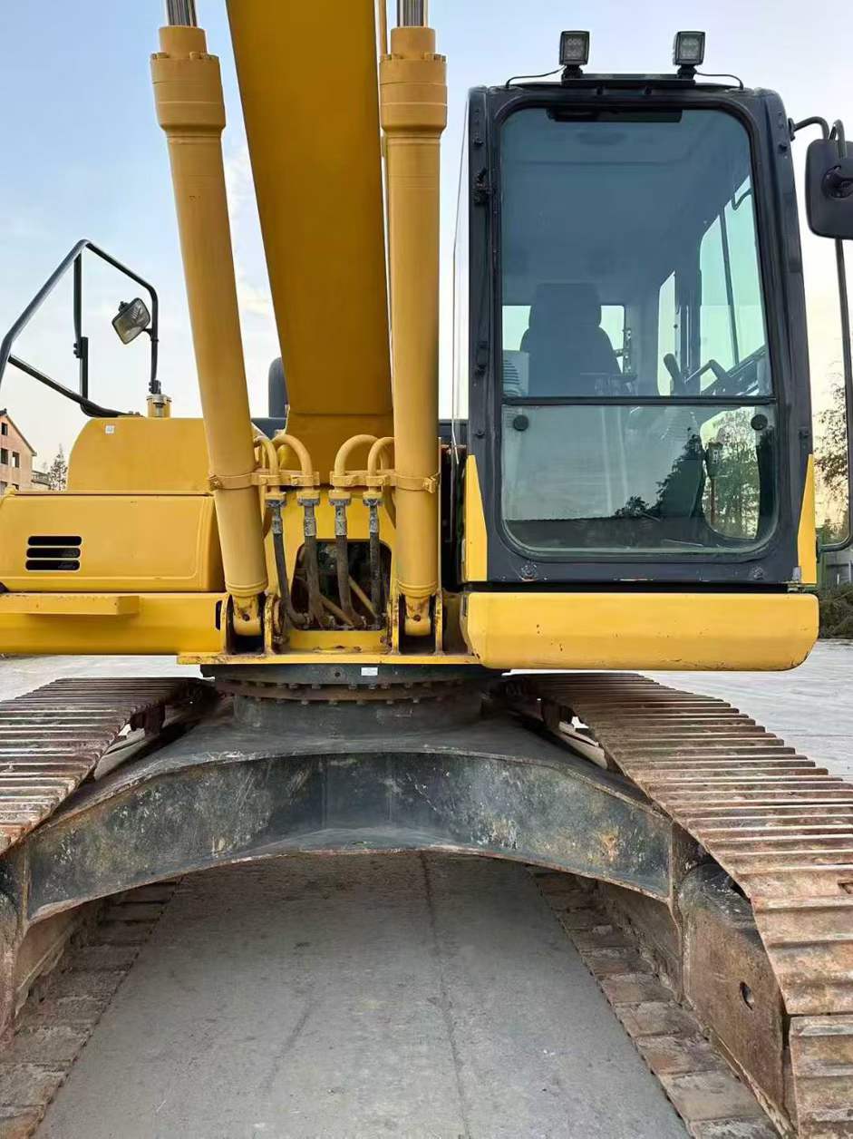 Used Komatsu PC200-10M0 Excavator 2022 Model / 2