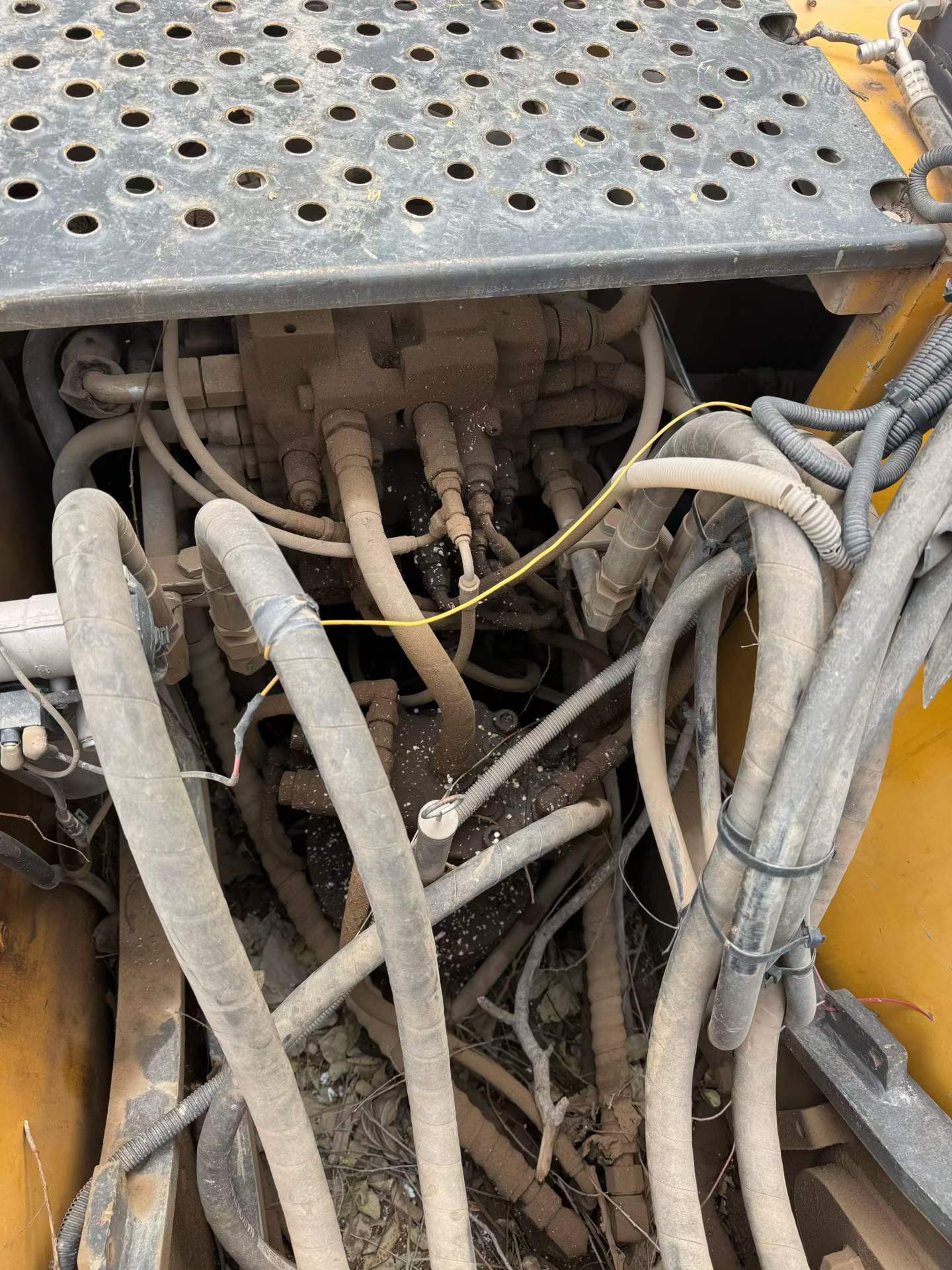 Used Volvo EC140 Excavator 2014 Model / 9