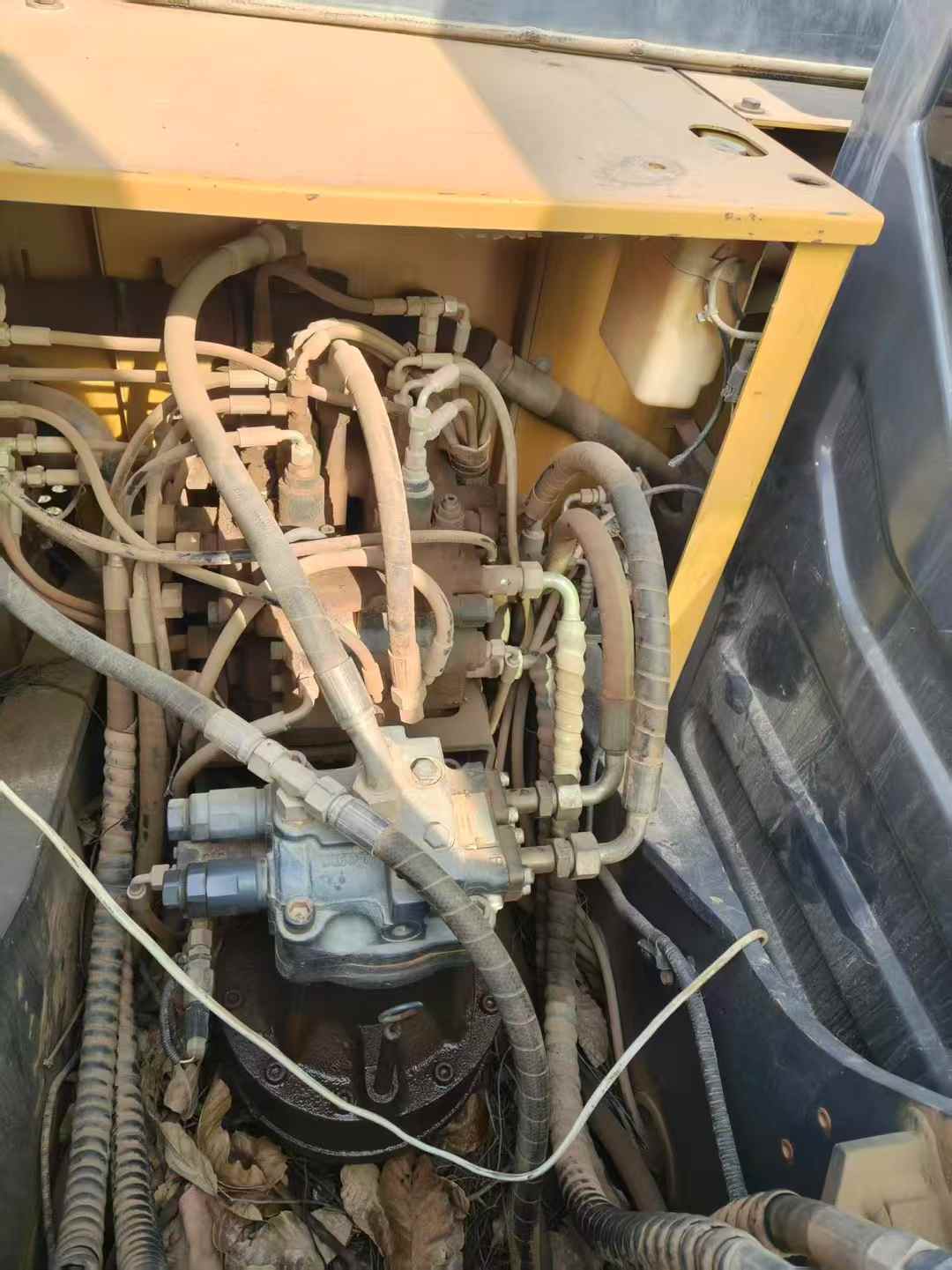 Used XCMG XE135B Excavator 2020 Model / 4