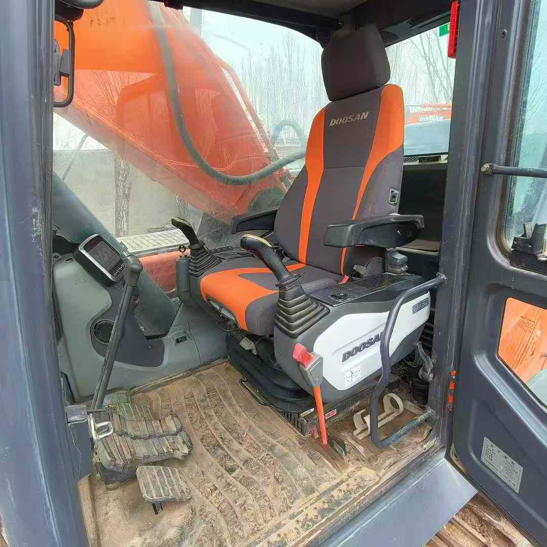 Used Doosan DL300 Excavator 2018 Model / 9