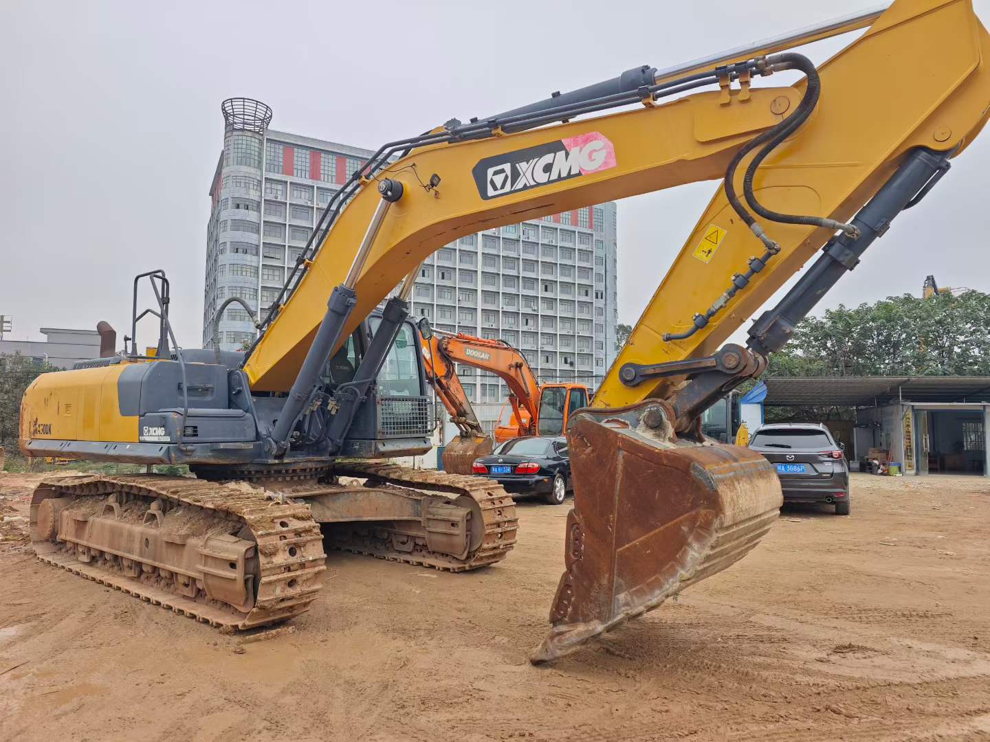 Used XCMG XE400DK Excavator 2020 Model / 4