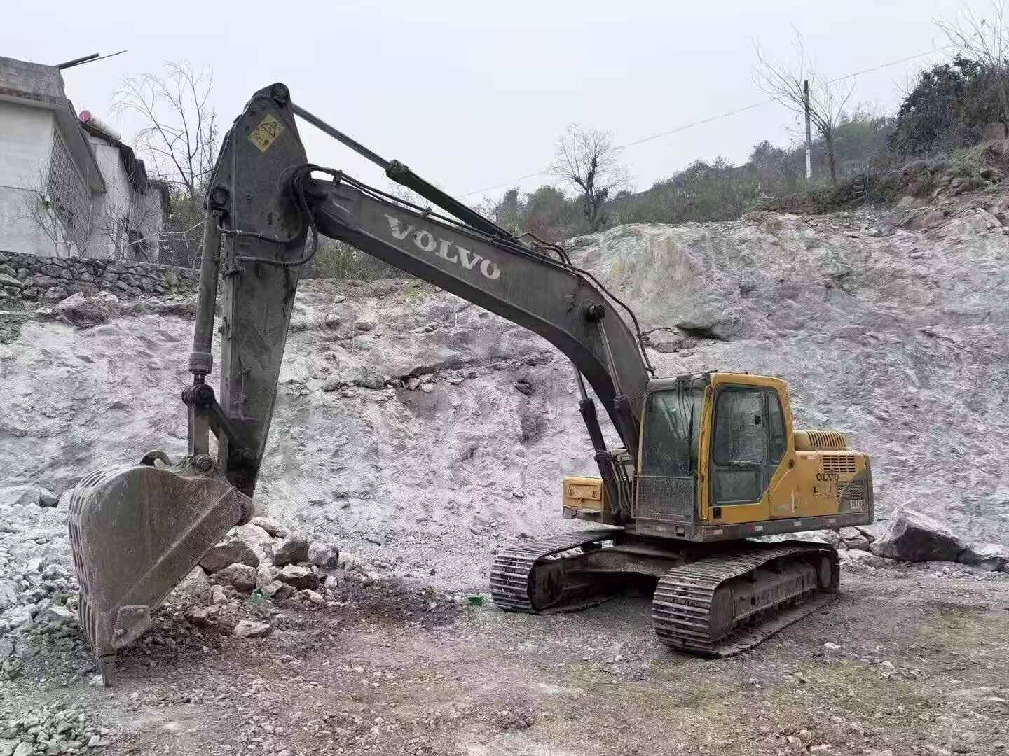 Used Volvo EW210C Excavator 2013 Model / 3