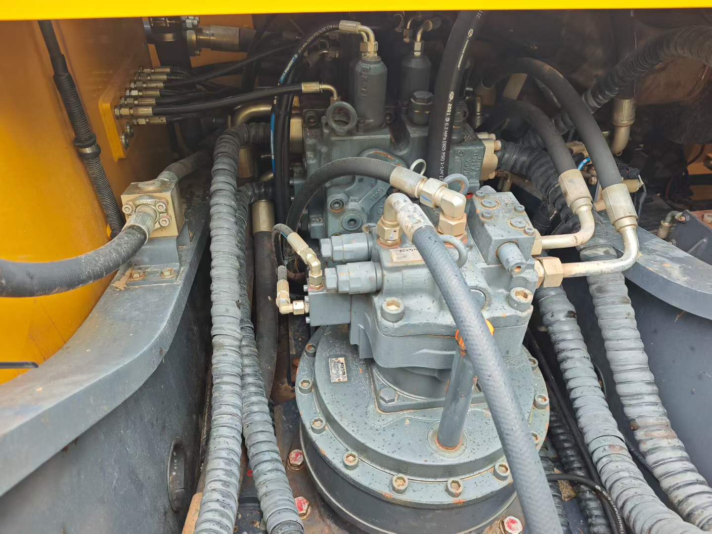 Used XCMG XE400DK Excavator 2020 Model / 8