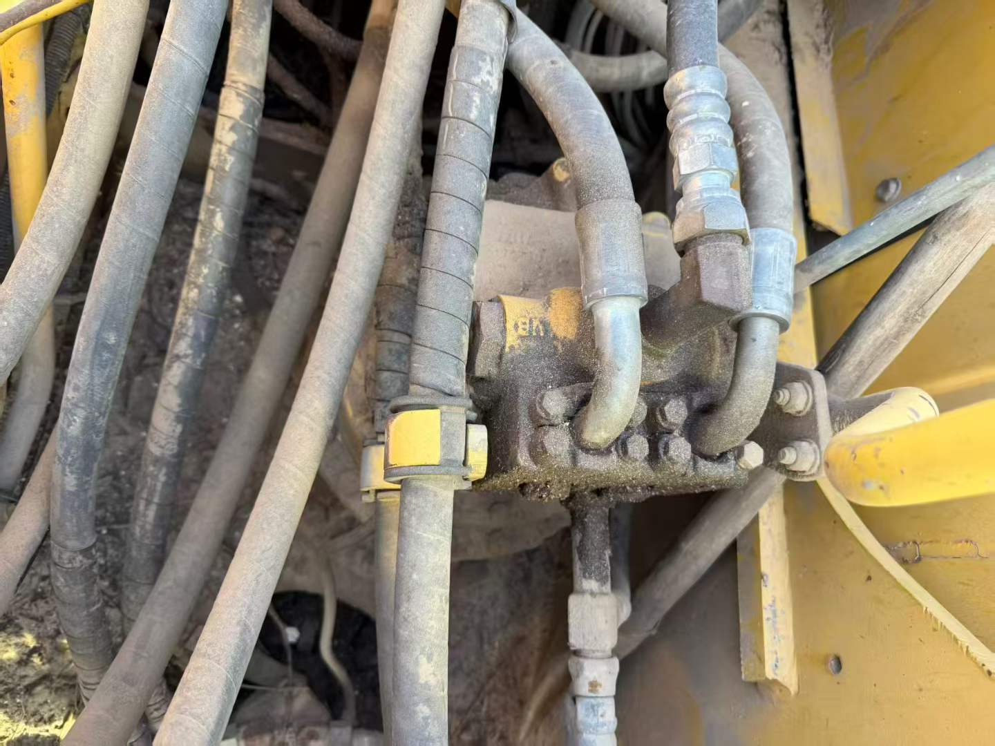 Used Komatsu PC210 Excavator 2016 Model / 4