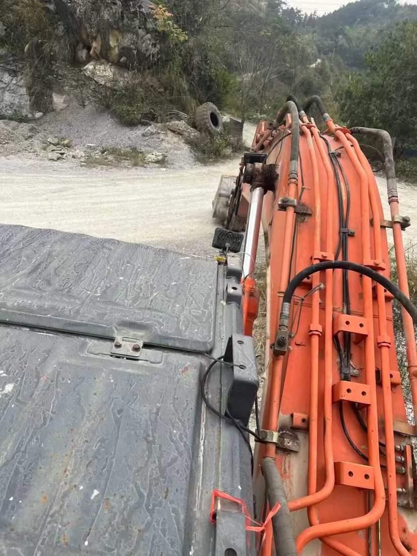 Used Hitachi ZX210H Excavator 2016 Model / 3