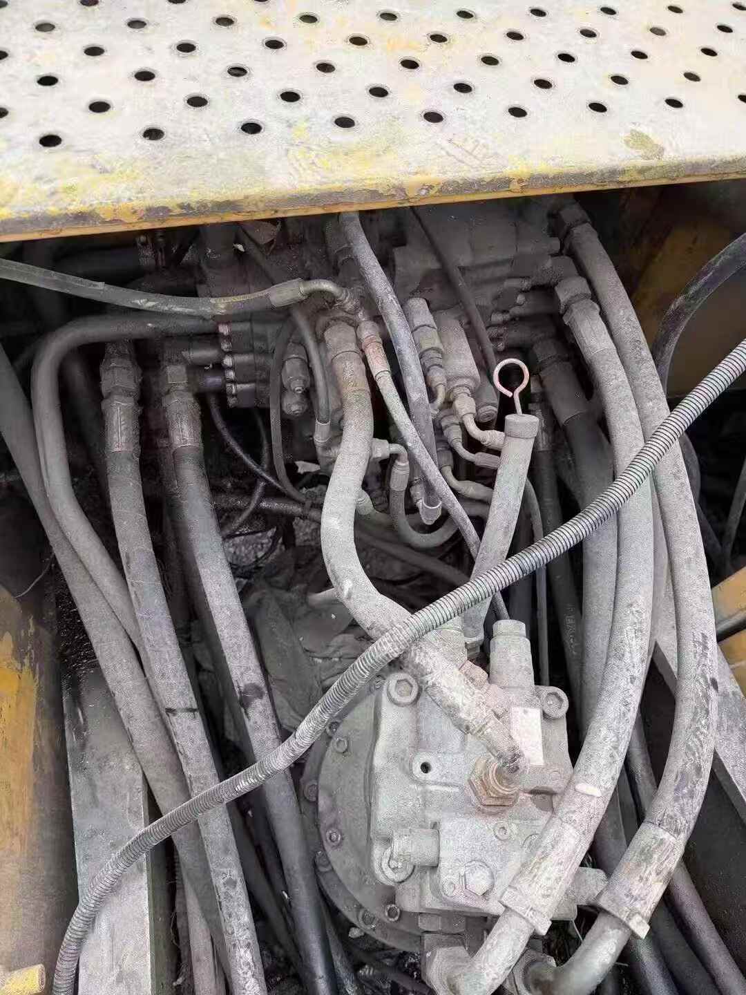 Used Volvo EW210C Excavator 2013 Model / 5