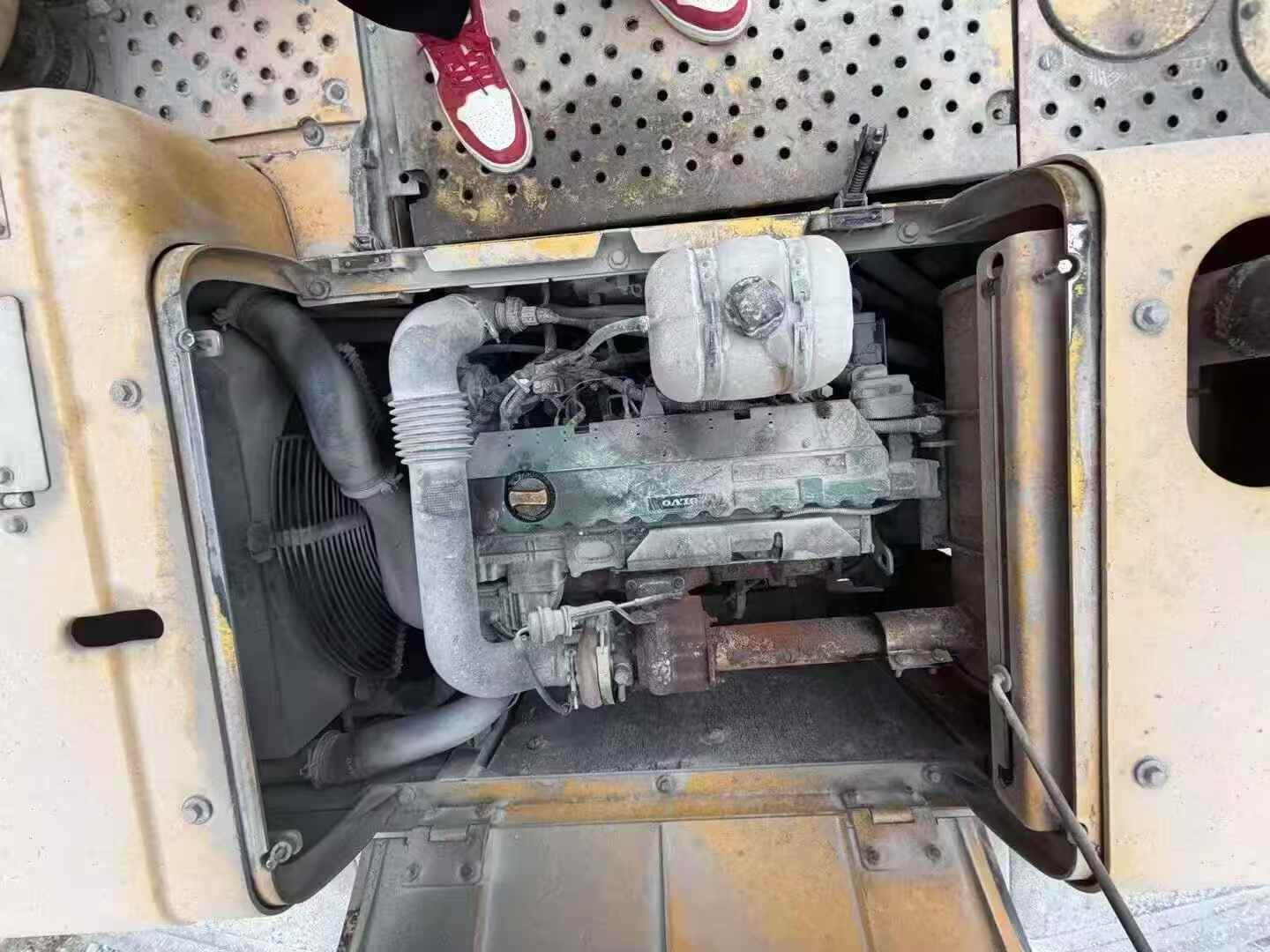 Used Volvo EW210C Excavator 2013 Model / 4