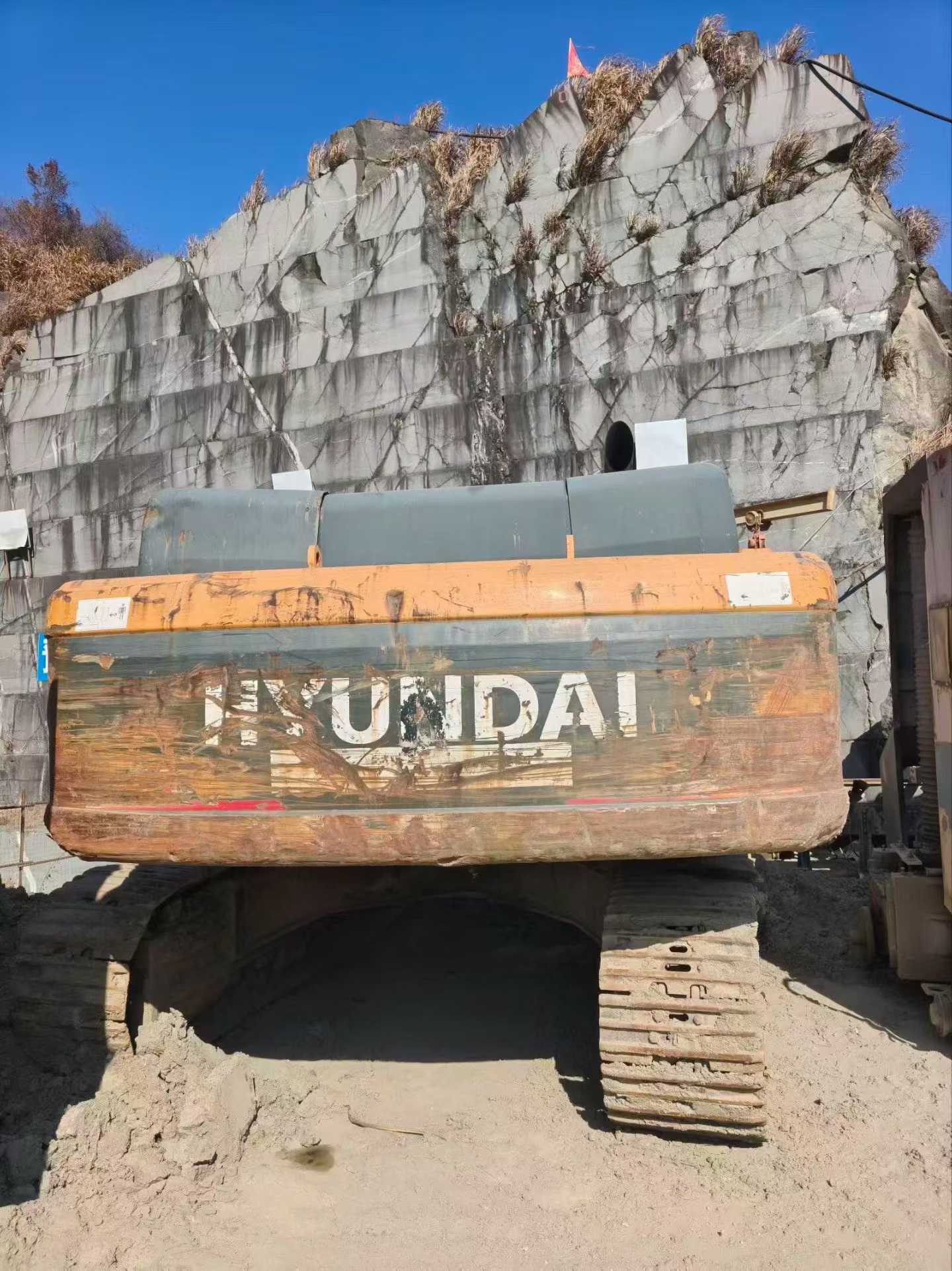 Used Hyundai R385LC-9T Excavator 2018 Model / 3