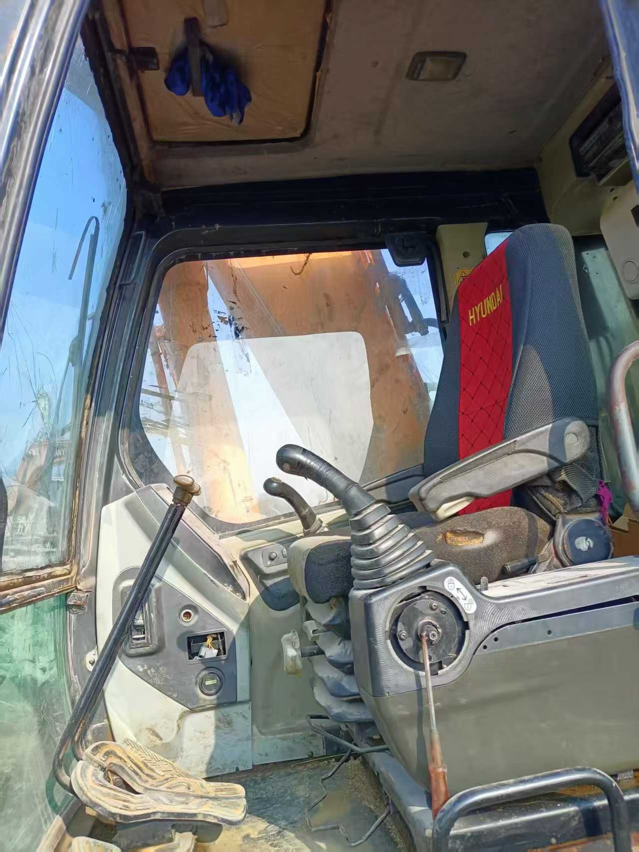 Used Hyundai R215-7 Excavator 2012 Model / 7