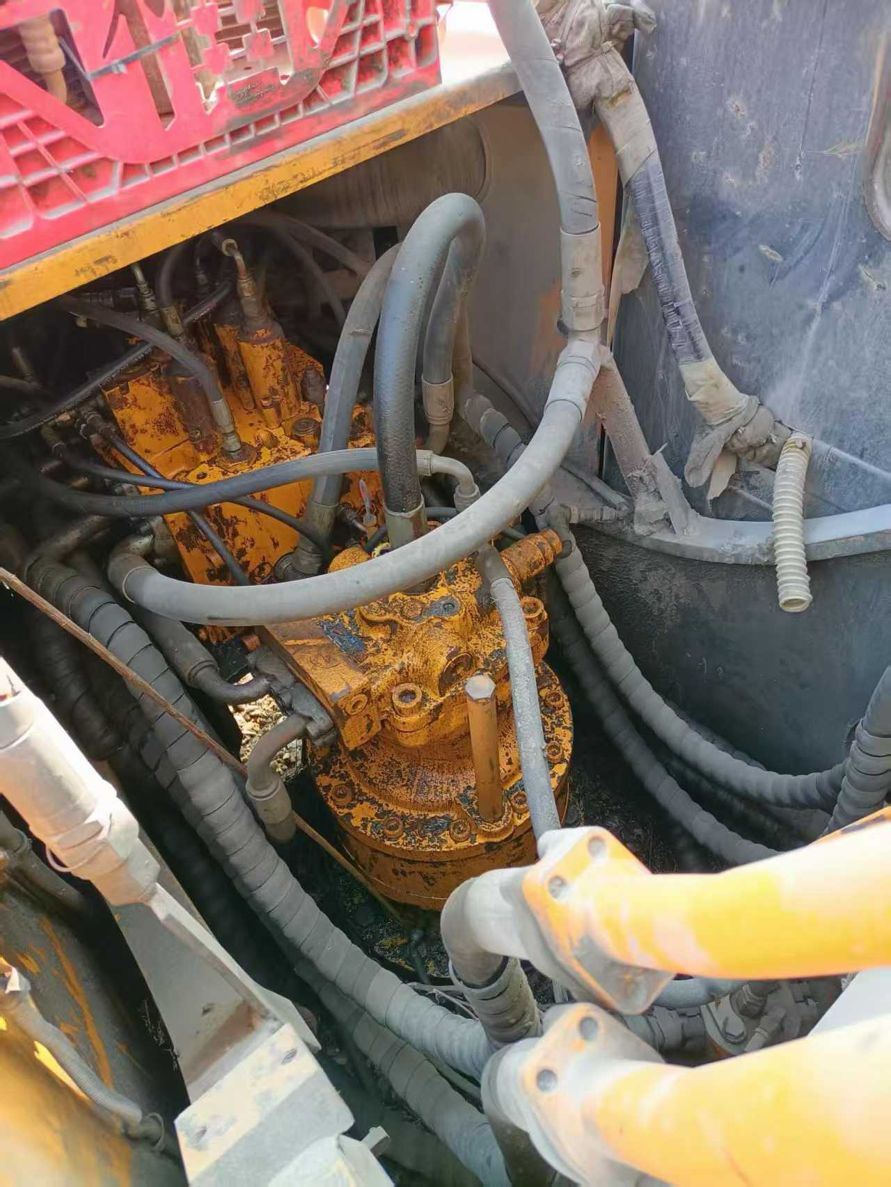 Used Hyundai R215-7 Excavator 2012 Model / 6