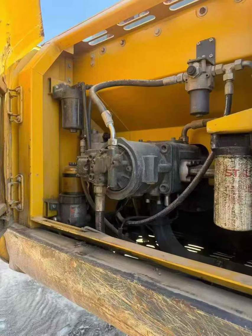 Used XCMG XE215 Excavator 2016 Model / 6