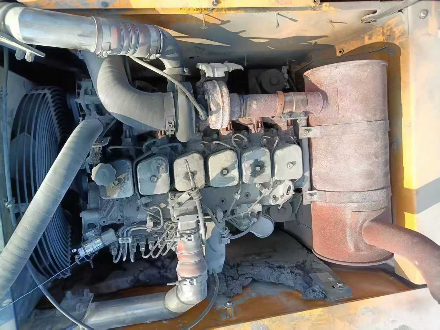 Used Hyundai R215-7 Excavator 2012 Model / 4