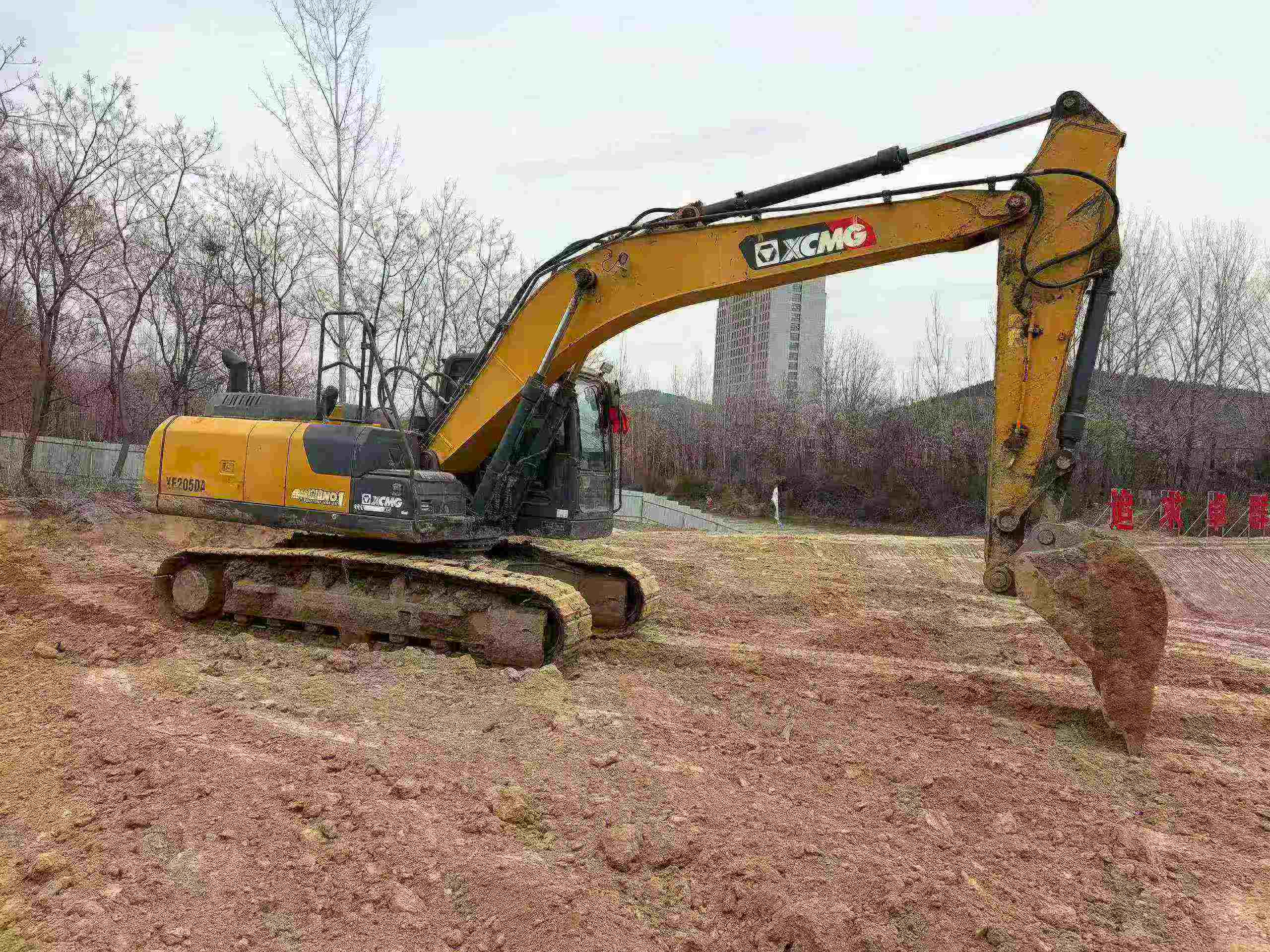 Used XCMG XE205GH Excavator 2022 Model / 3