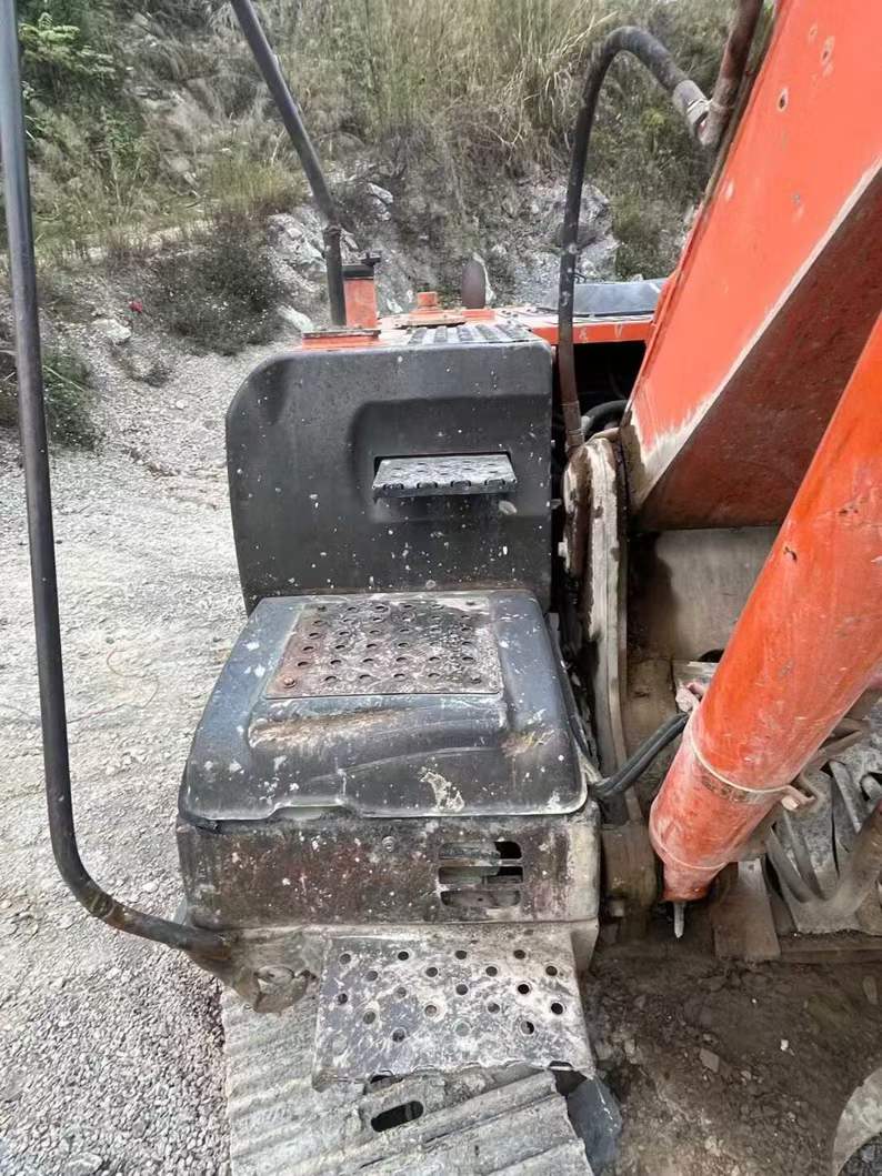 Used Hitachi ZX210H Excavator 2016 Model / 4