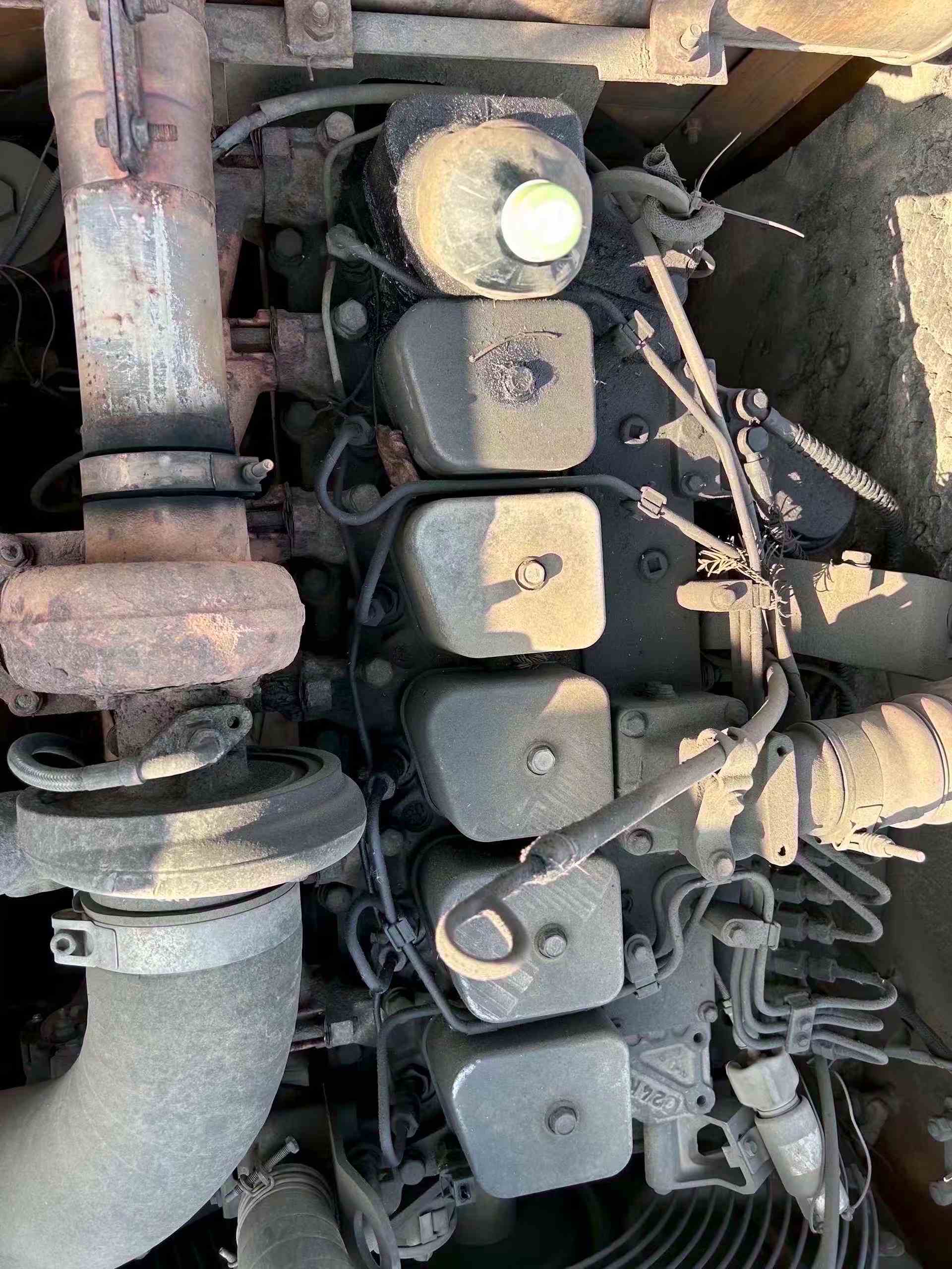 Used Hyundai R215VSN Excavator 2010 Model / 3