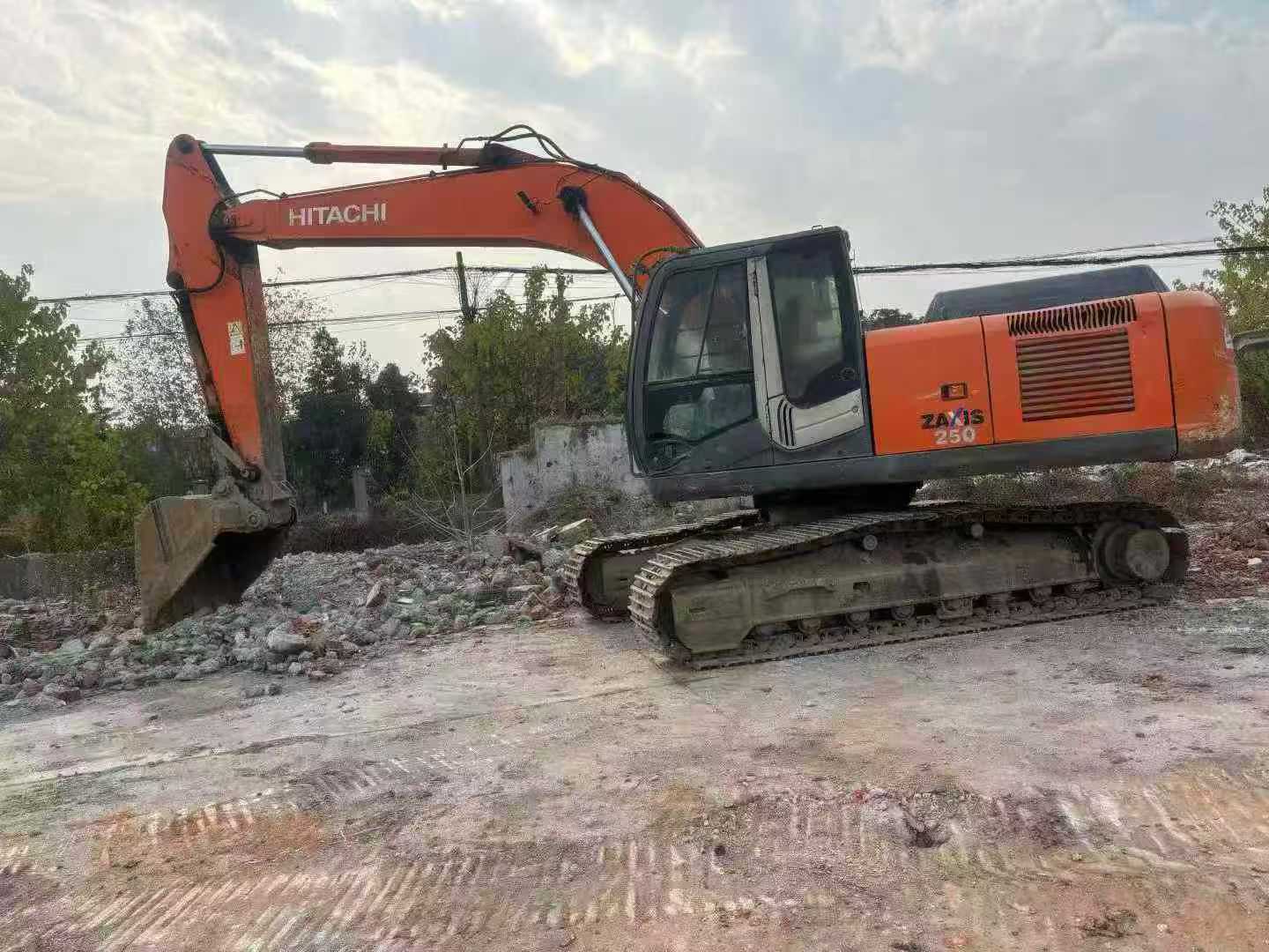 Used Hitachi ZX240-3 Excavator 2012 Model / 3