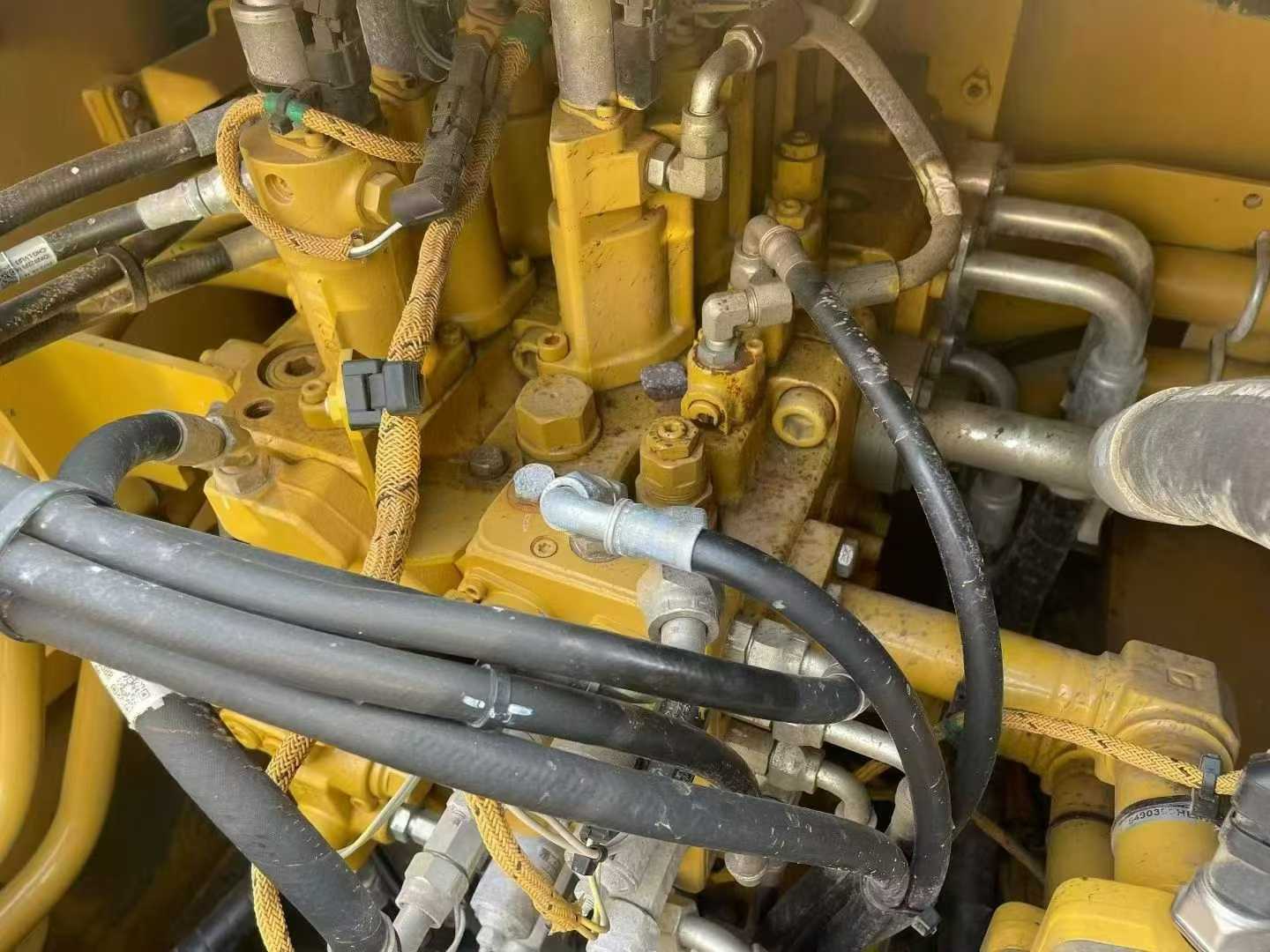 Used Caterpillar CAT352  Excavator 2022 Model / 5