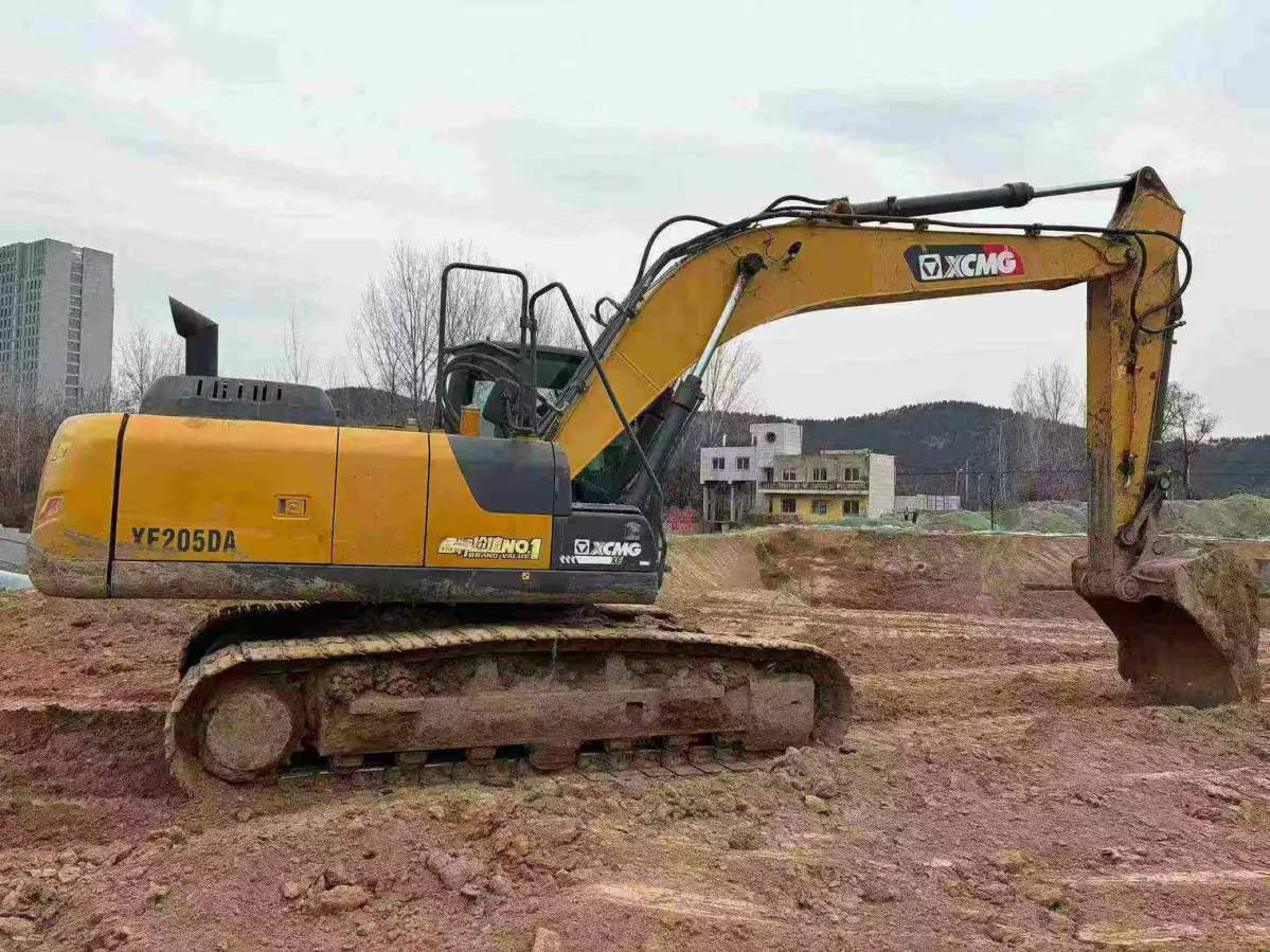 Used XCMG XE205GH Excavator 2022 Model / 3