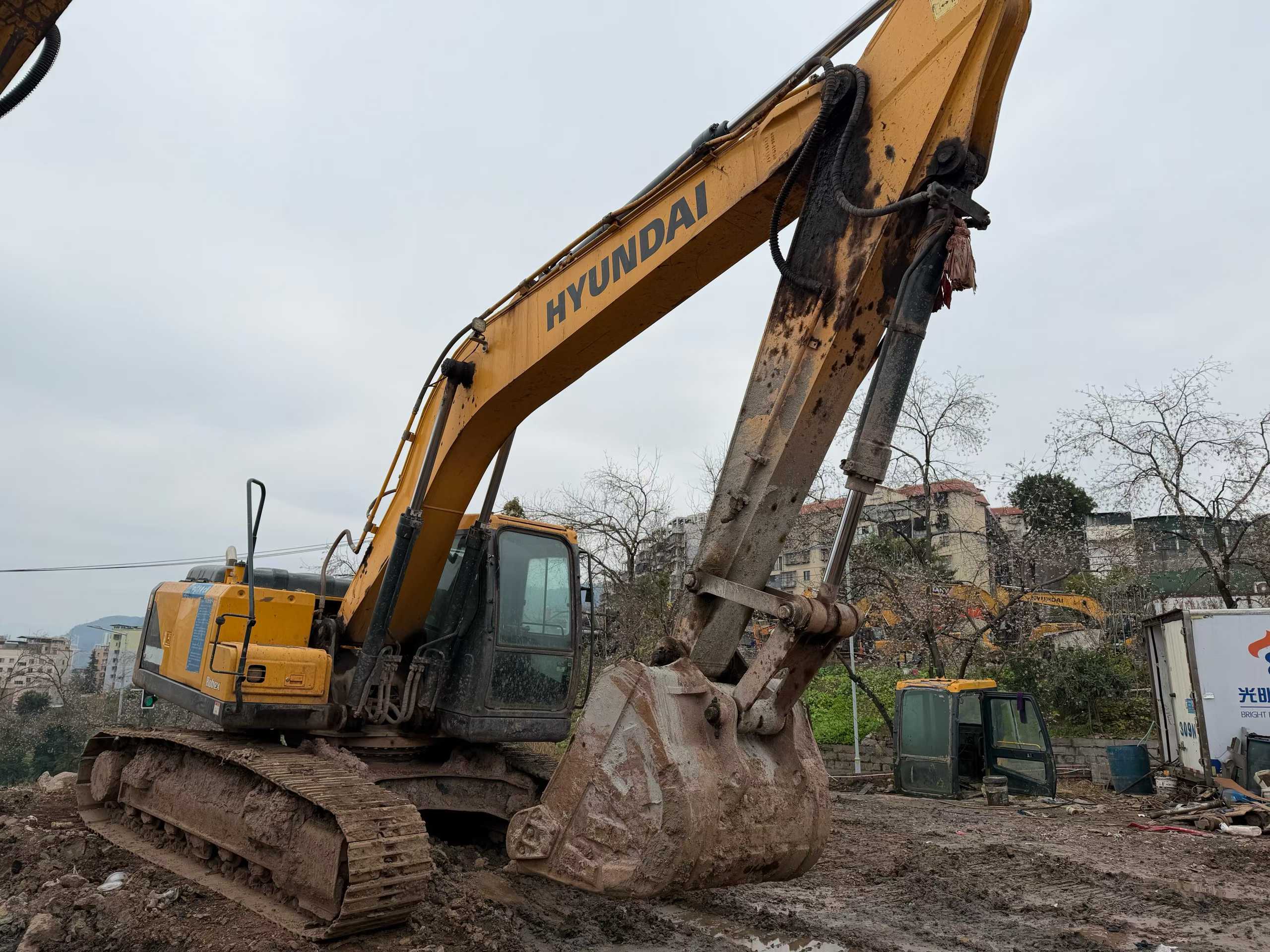 Used Hyundai R215VS Excavator 2016 Model / 2