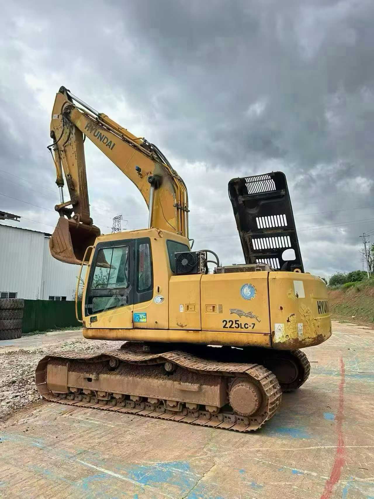 Used Hyundai R225-7 Excavator 2016 Model / 2