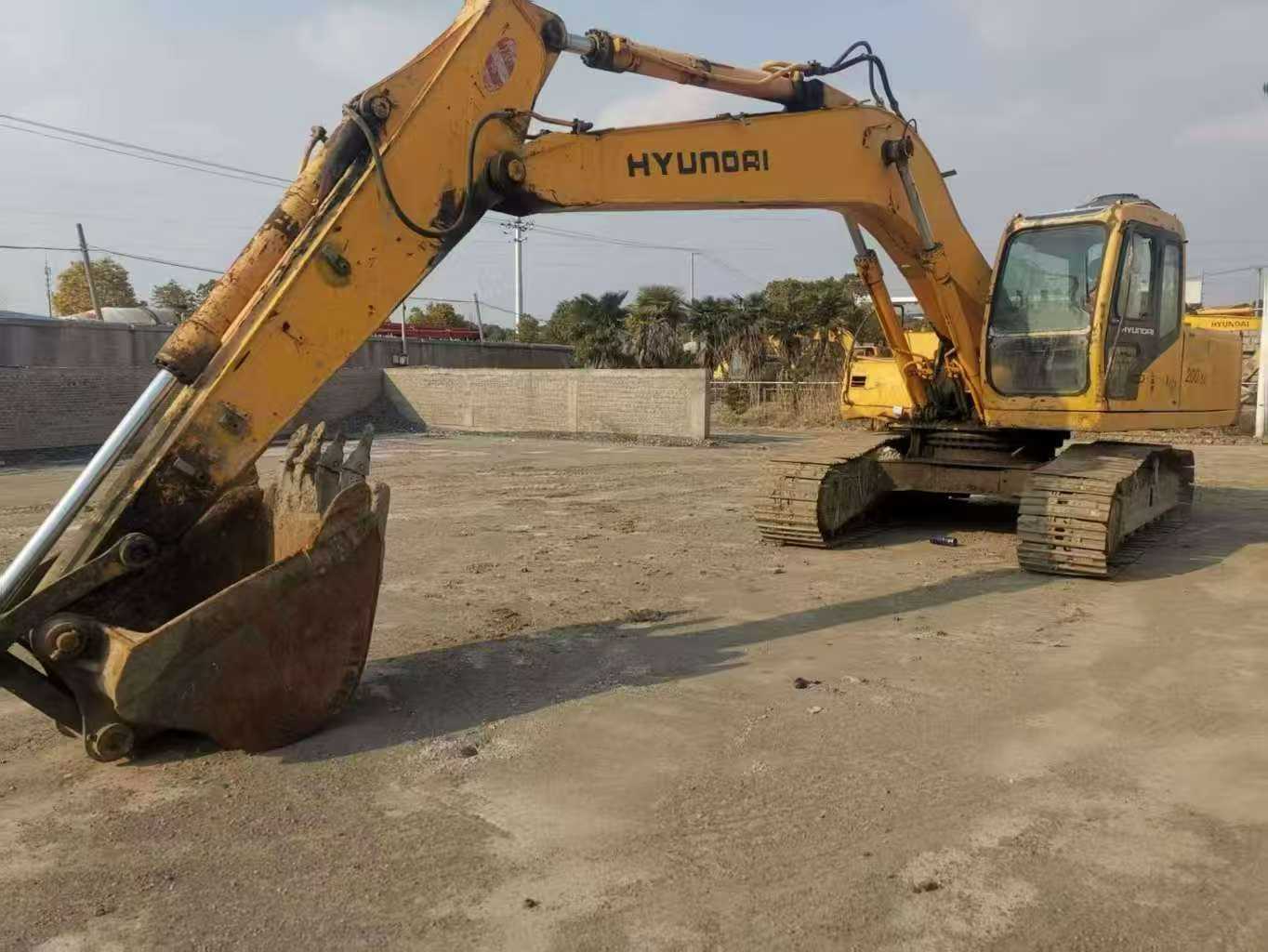 Used Hyundai R200-5D Excavator 2016 Model / 2