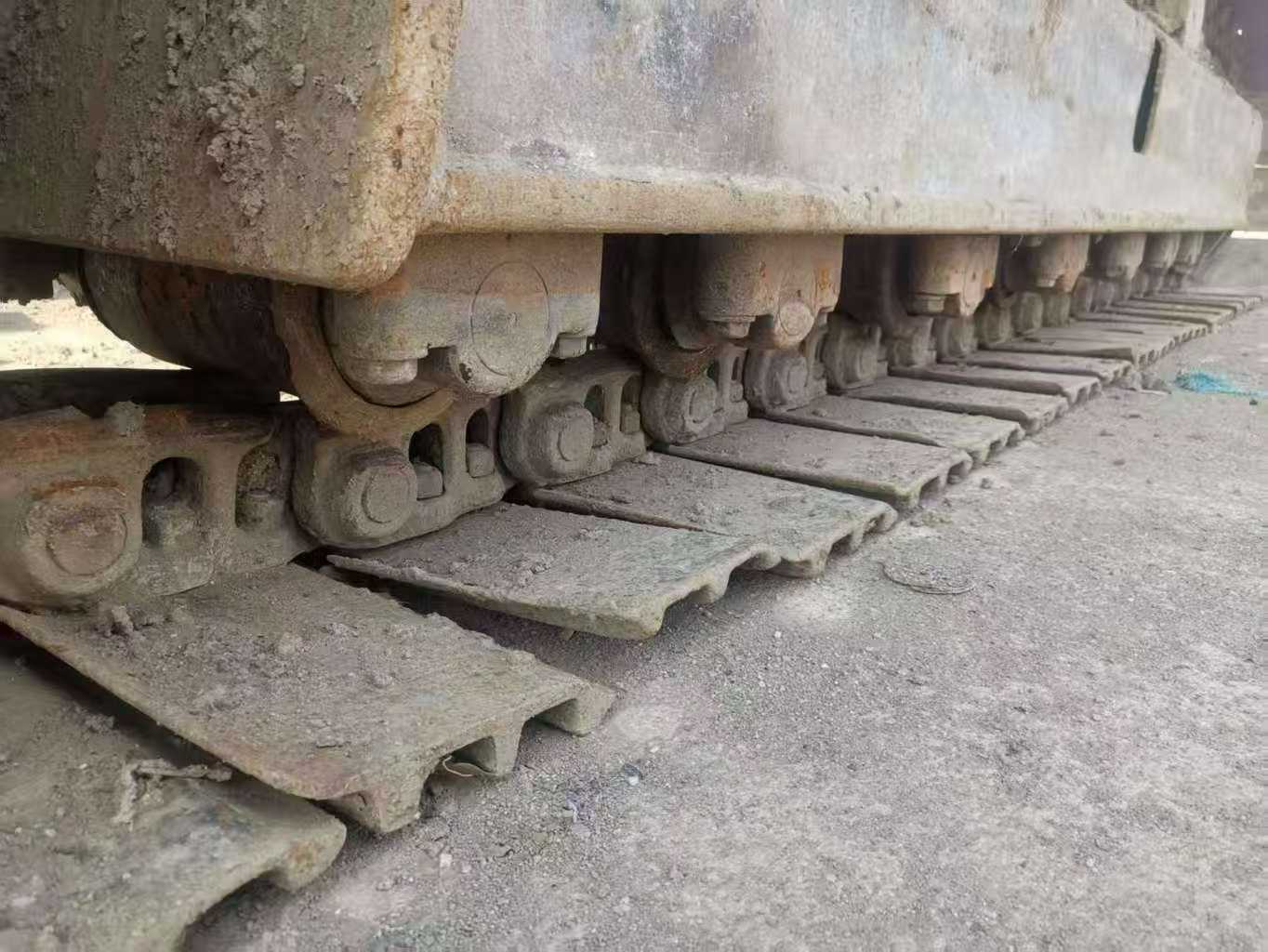 Used Hyundai R200-5D Excavator 2016 Model / 4