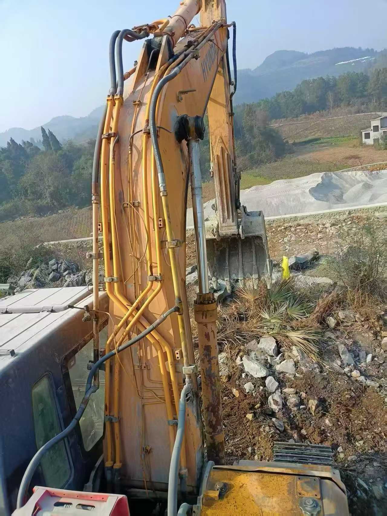 Used Hyundai R215-7 Excavator 2012 Model / 6