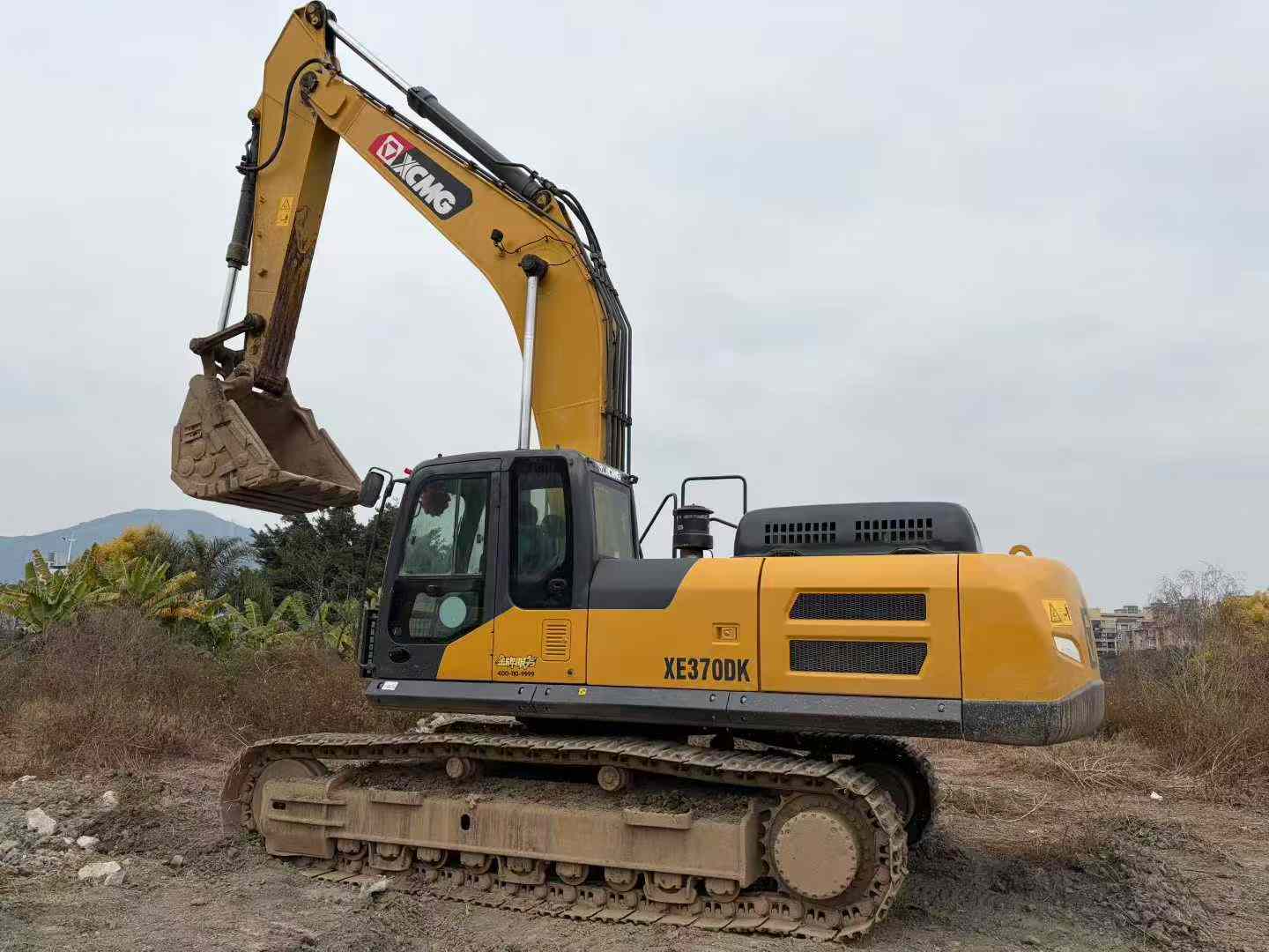 Used XCMG XE370DK Excavator 2022 Model / 8