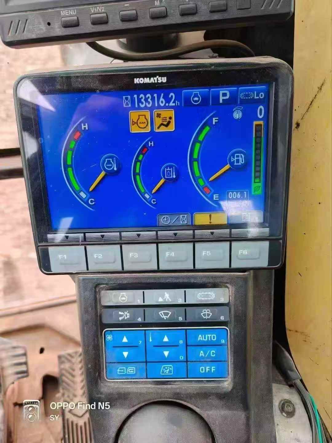 Used Komatsu PC220 Excavator 2017 Model / 2