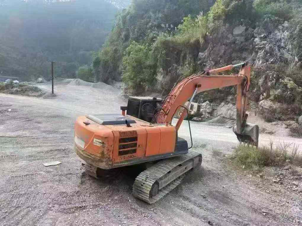 Used Hitachi EX210-5 Excavator 2015 Model / 2