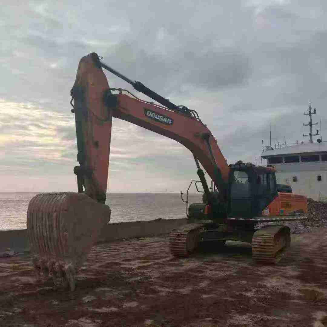 Used Doosan DL300 Excavator 2022 Model / 2