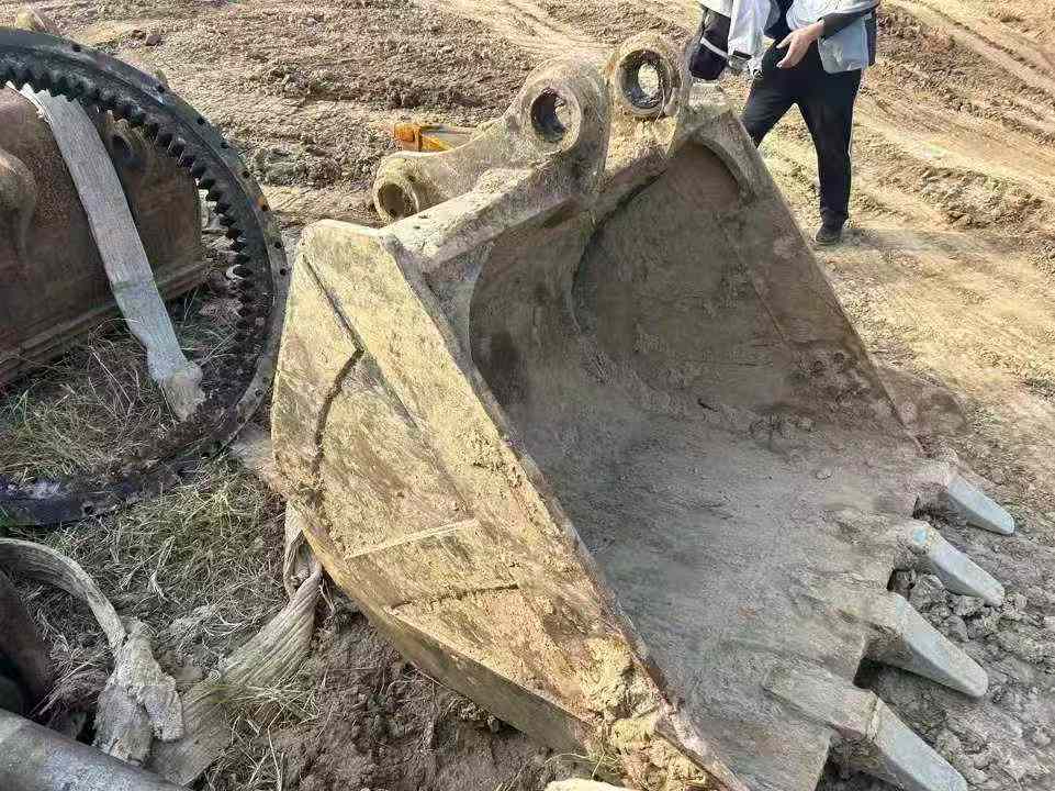 Buy Caterpillar 323 Used Excavator / 4 Used Caterpillar 323 Excavator 2016 Model / 4