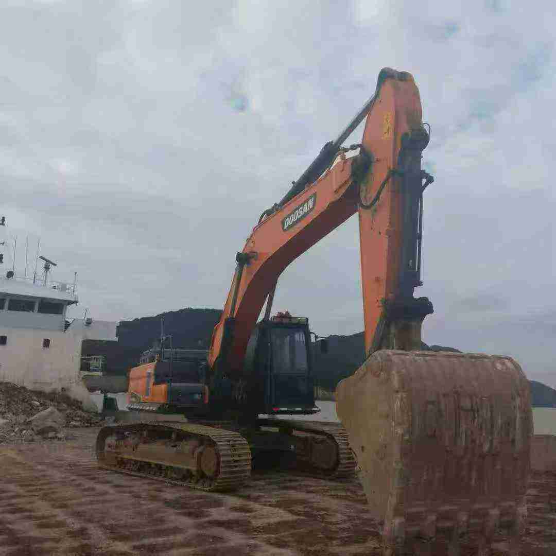 Used Doosan DL300 Excavator 2022 Model / 3