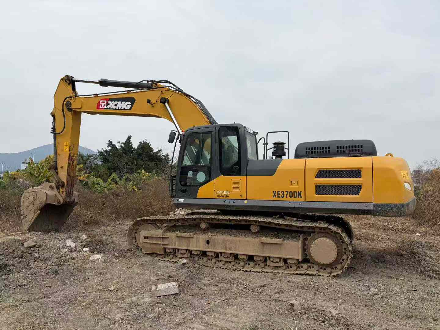 Used XCMG XE370DK Excavator 2022 Model / 9