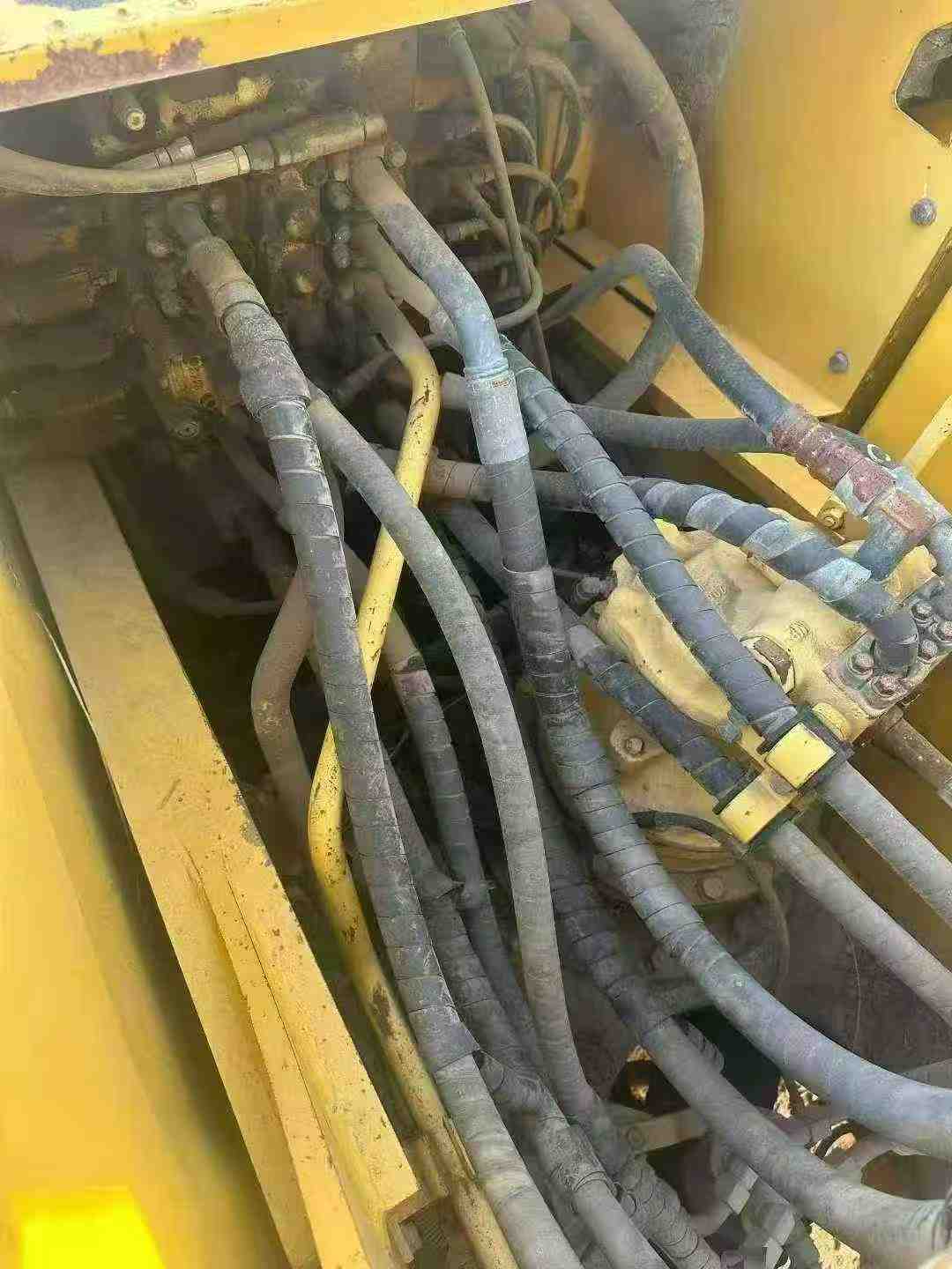 Used Komatsu PC210 Excavator 2014 Model / 6