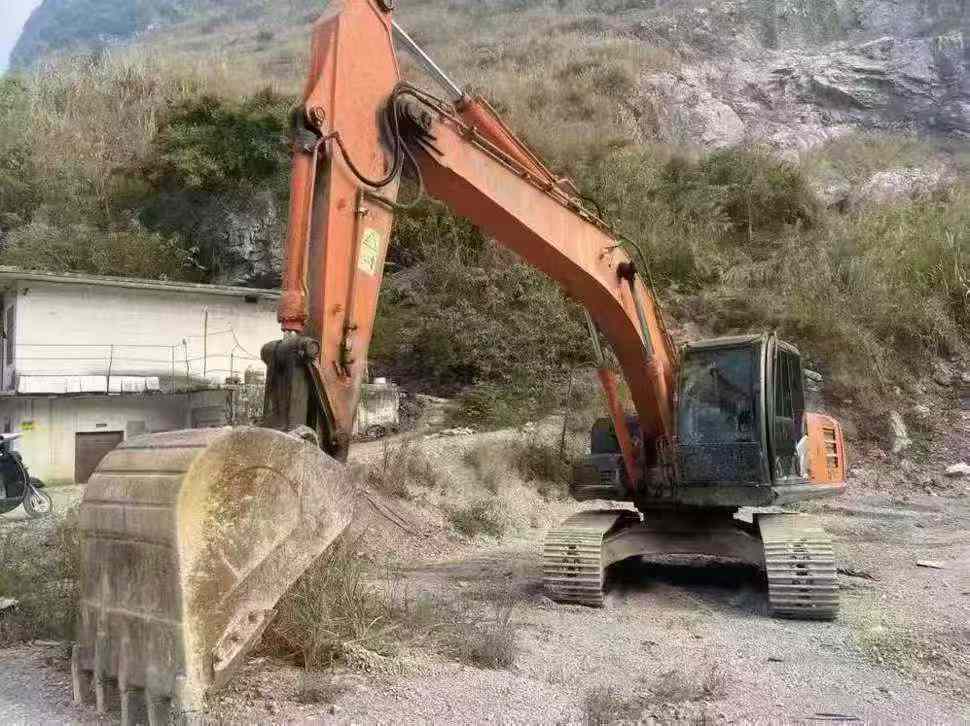 Used Hitachi EX210-5 Excavator 2015 Model / 3