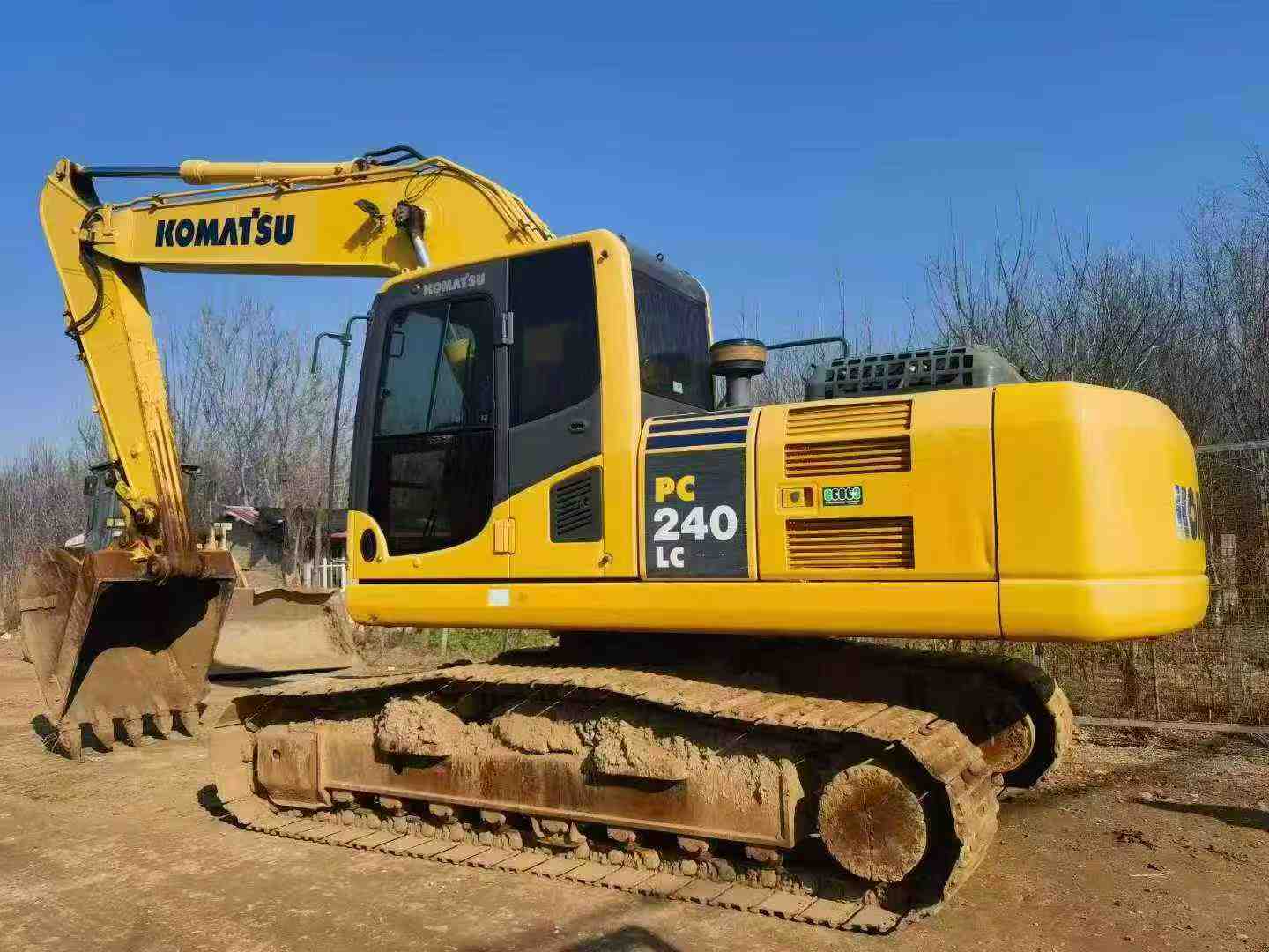 Buy Komatsu PC220 Used Excavator