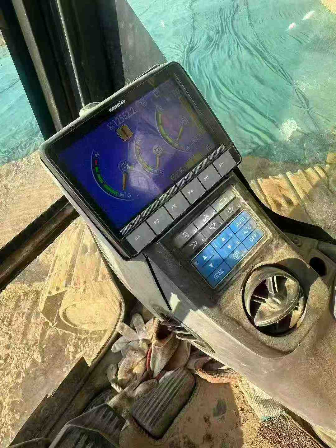 Used Komatsu PC210 Excavator 2014 Model / 3