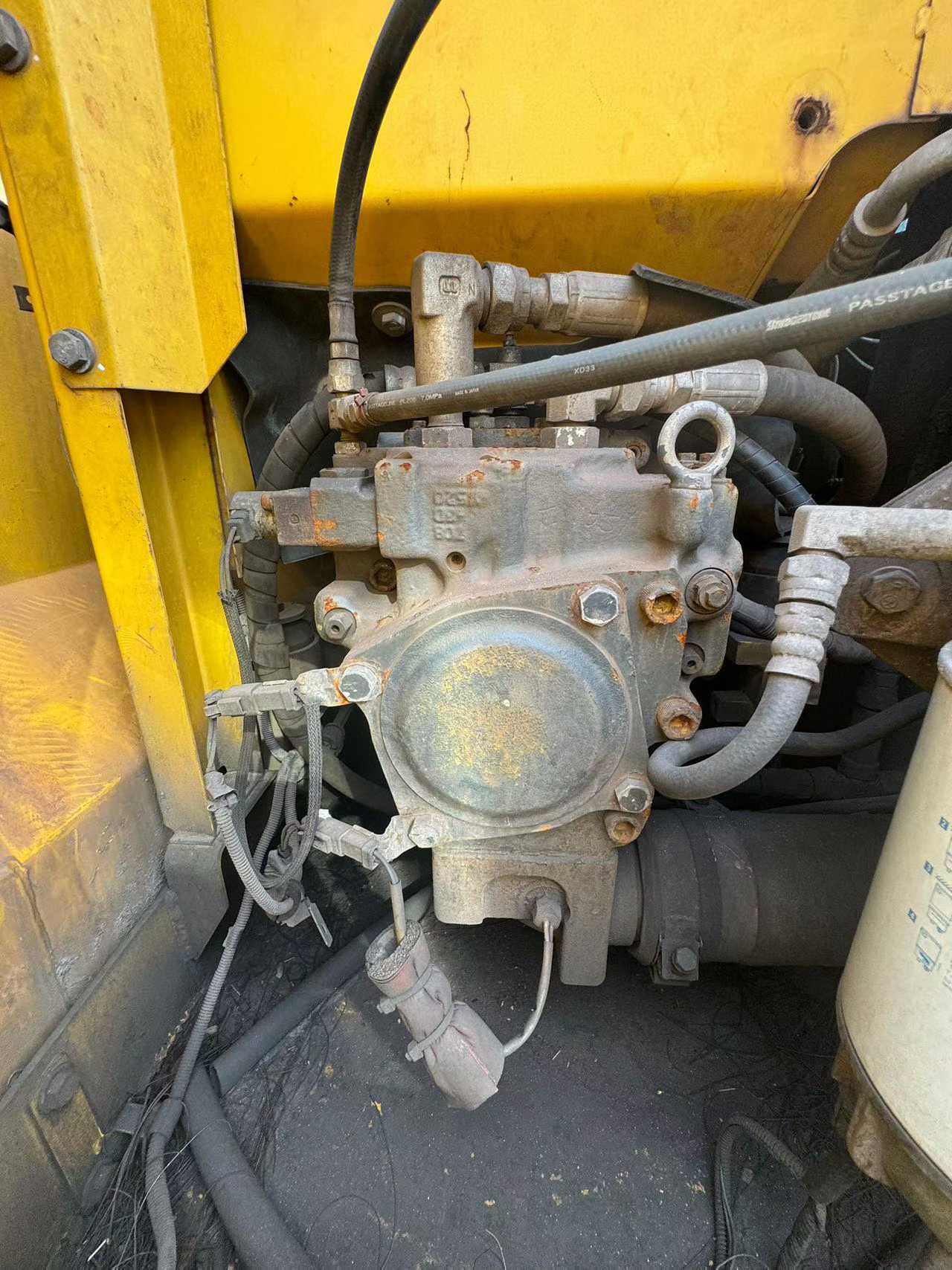 Used Komatsu PC130 Excavator 2019 Model / 6