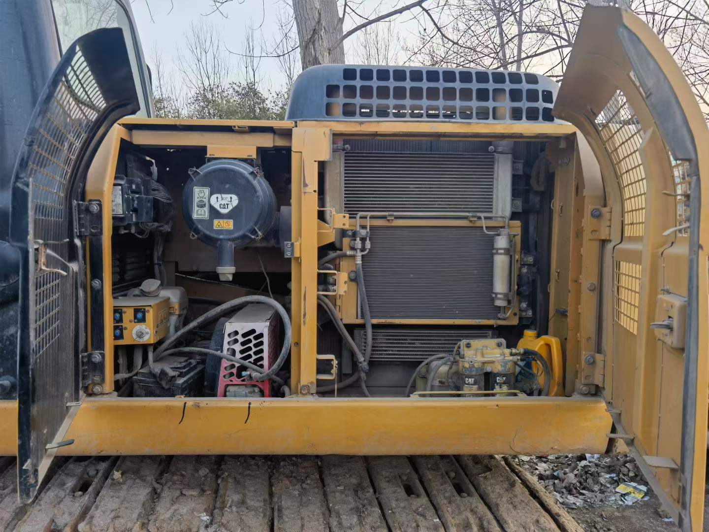 Used Caterpillar 323D2L Excavator 2014 Model / 8