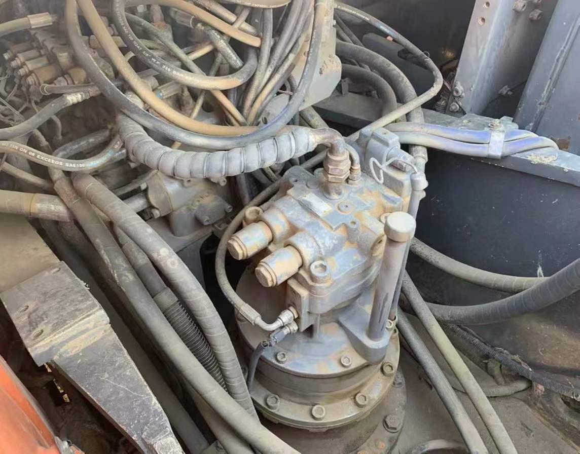 Used Hitachi ZX200-3 Excavator 2016 Model / 4