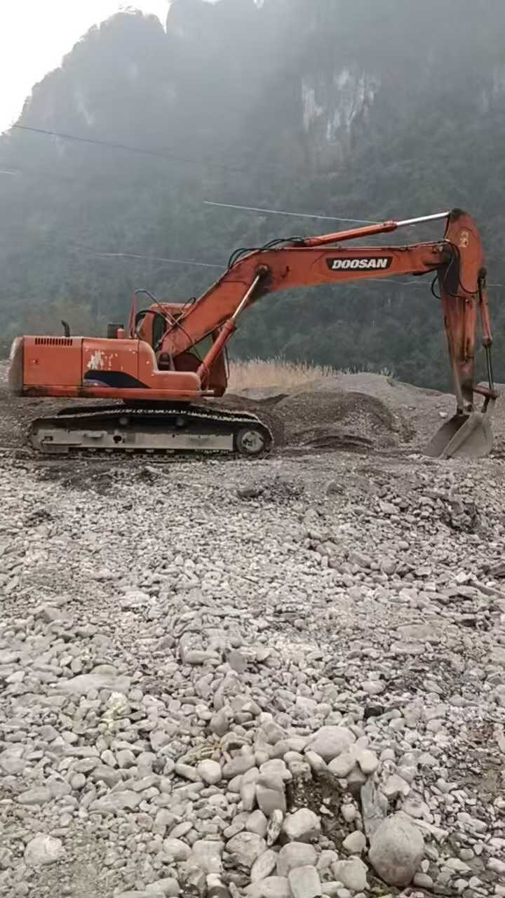 Used Doosan DH220-7 Excavator 2016 Model / 8