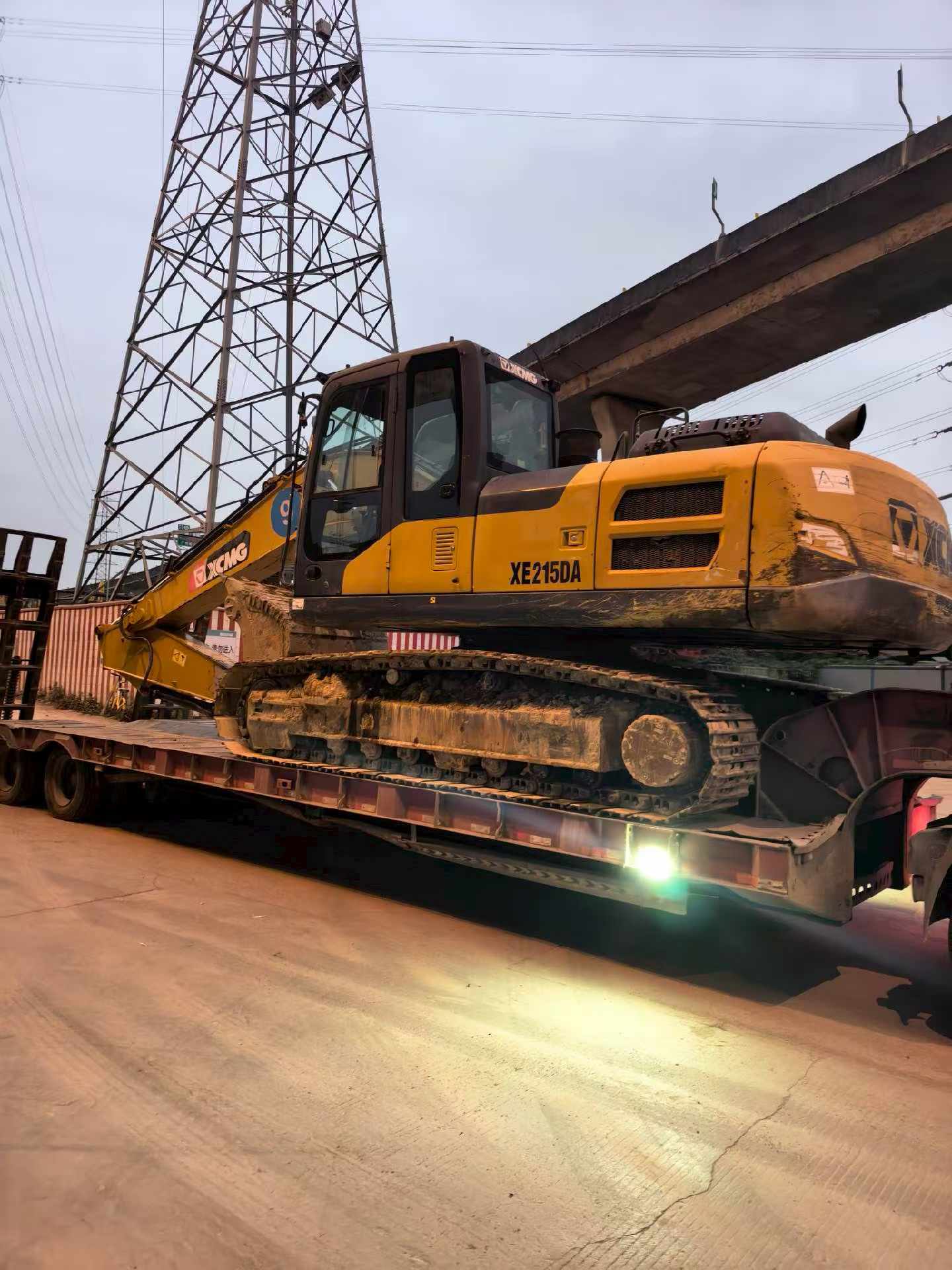 Buy XCMG XE215DA Used Excavator