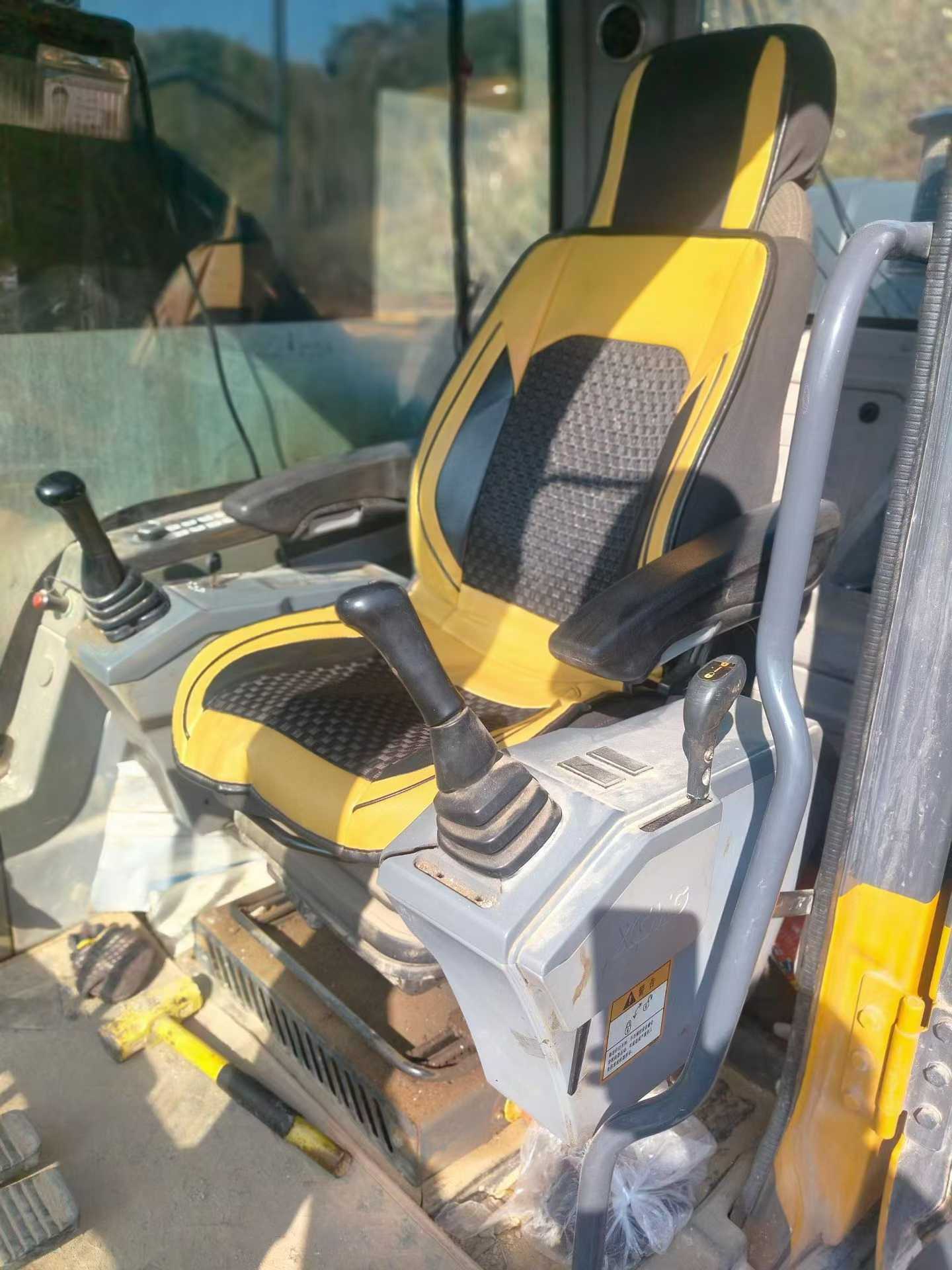 Used XCMG XE370 Excavator 2016 Model / 8